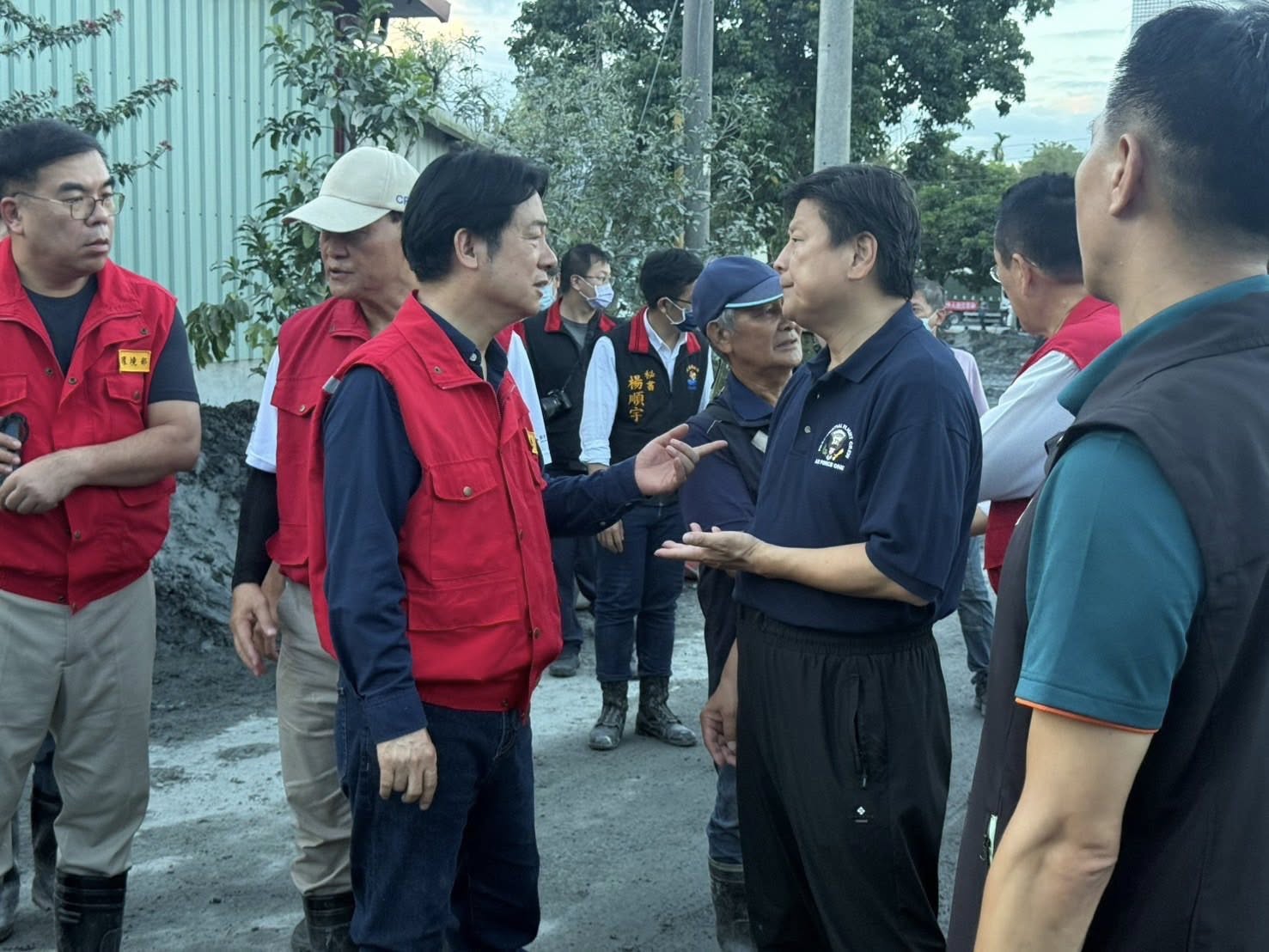 傅崐萁po文，呼籲中央政府完整規劃「大改造、大重生」計畫，並直呼「這不是1、200億能解決的事」。（翻攝臉書／傅崐萁）