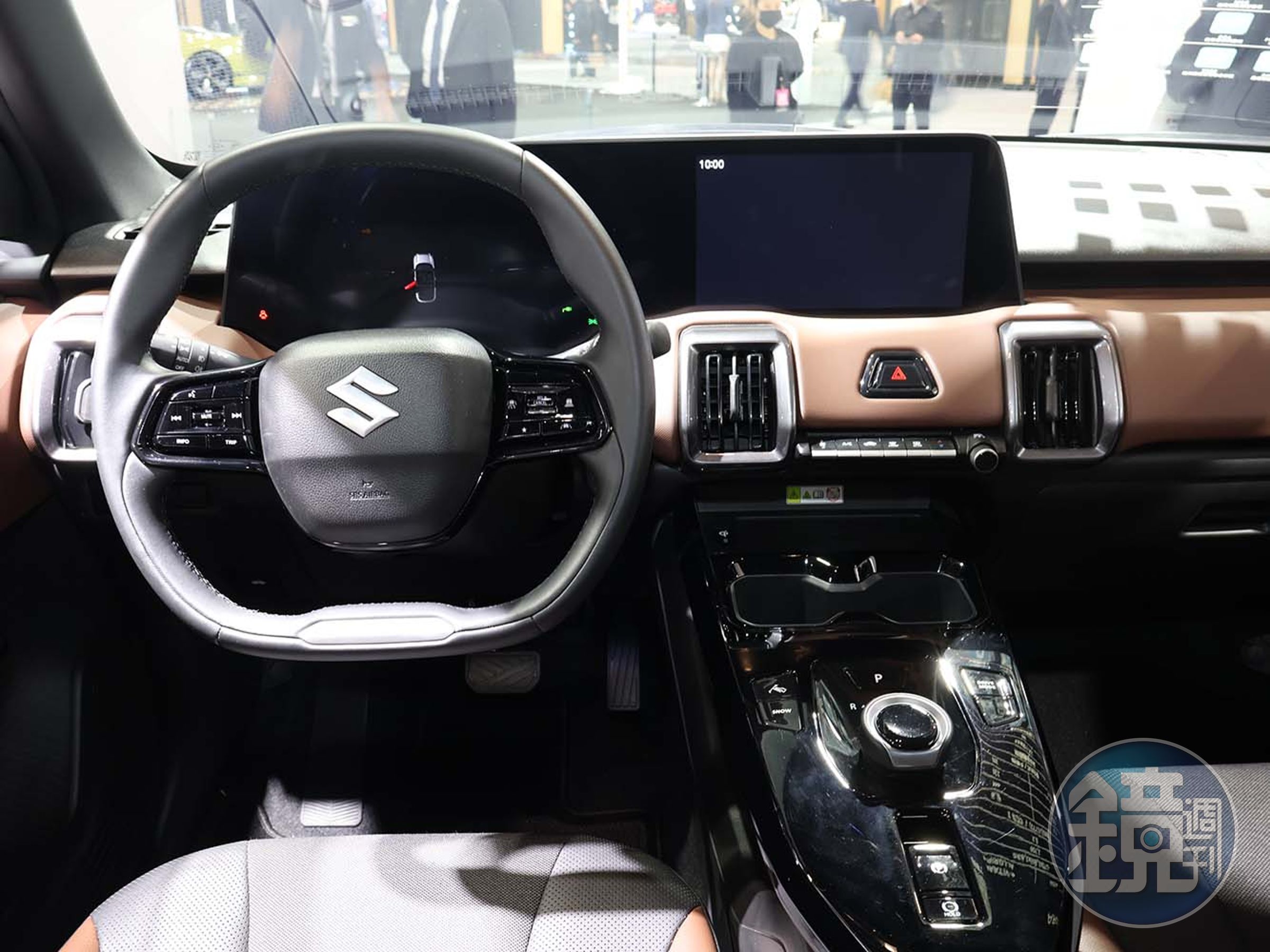 車內則運用10.1吋的數位儀表和10.25吋的觸控螢幕所構成，這也是品牌首度擺脫了傳統雙圓式的指針儀表