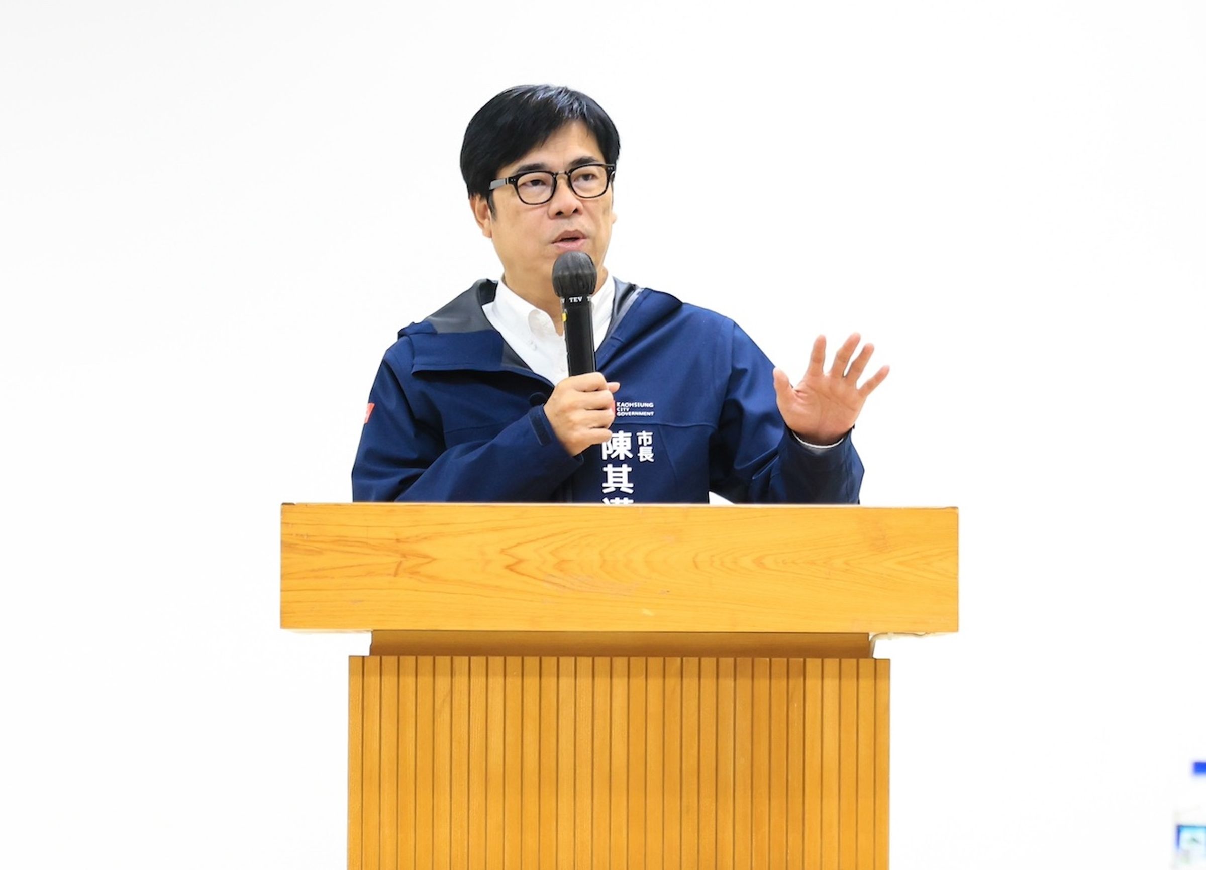 陳其邁表示，柯志恩曾說這會期不會《財劃法》，法案卻在上週五闖關成功，「我覺得這個是失信於我」。（翻攝自陳其邁臉書）