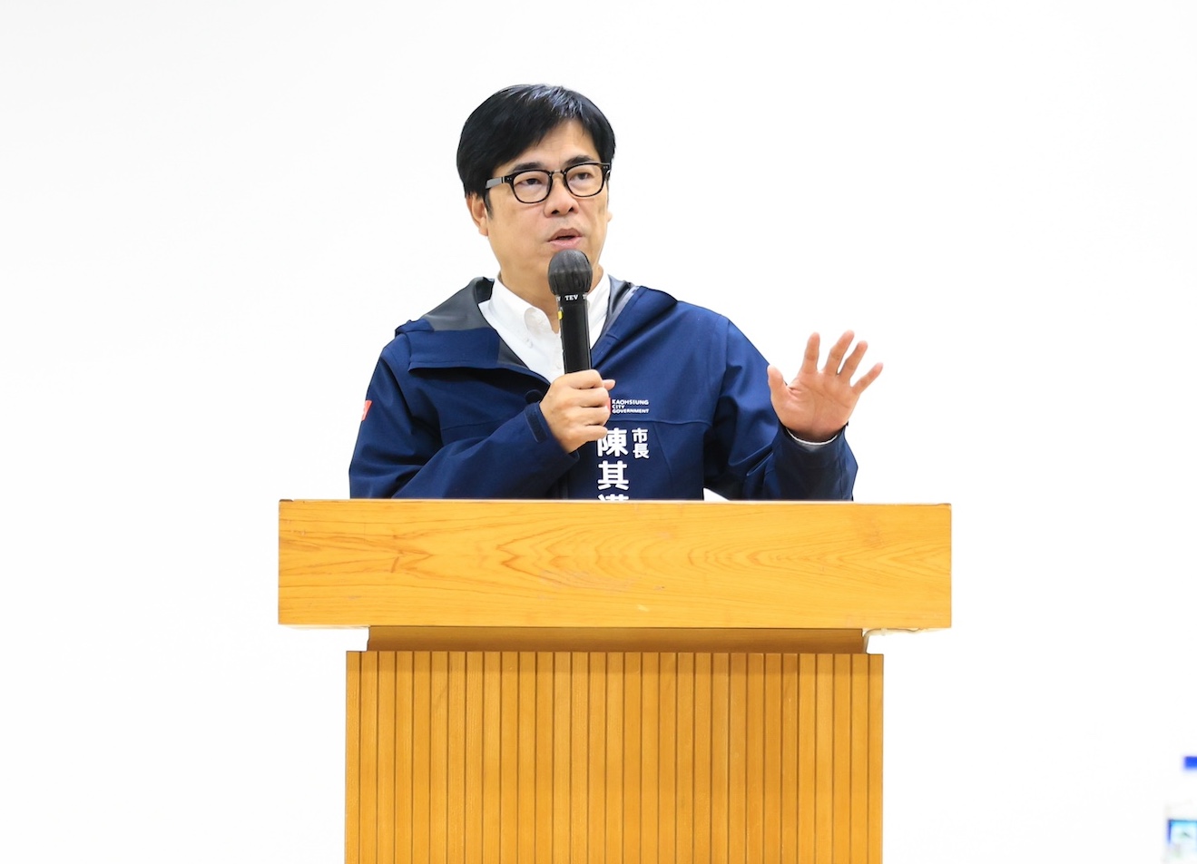 陳其邁表示，柯志恩曾說這會期不會《財劃法》，法案卻在上週五闖關成功，「我覺得這個是失信於我」。（翻攝自陳其邁臉書）