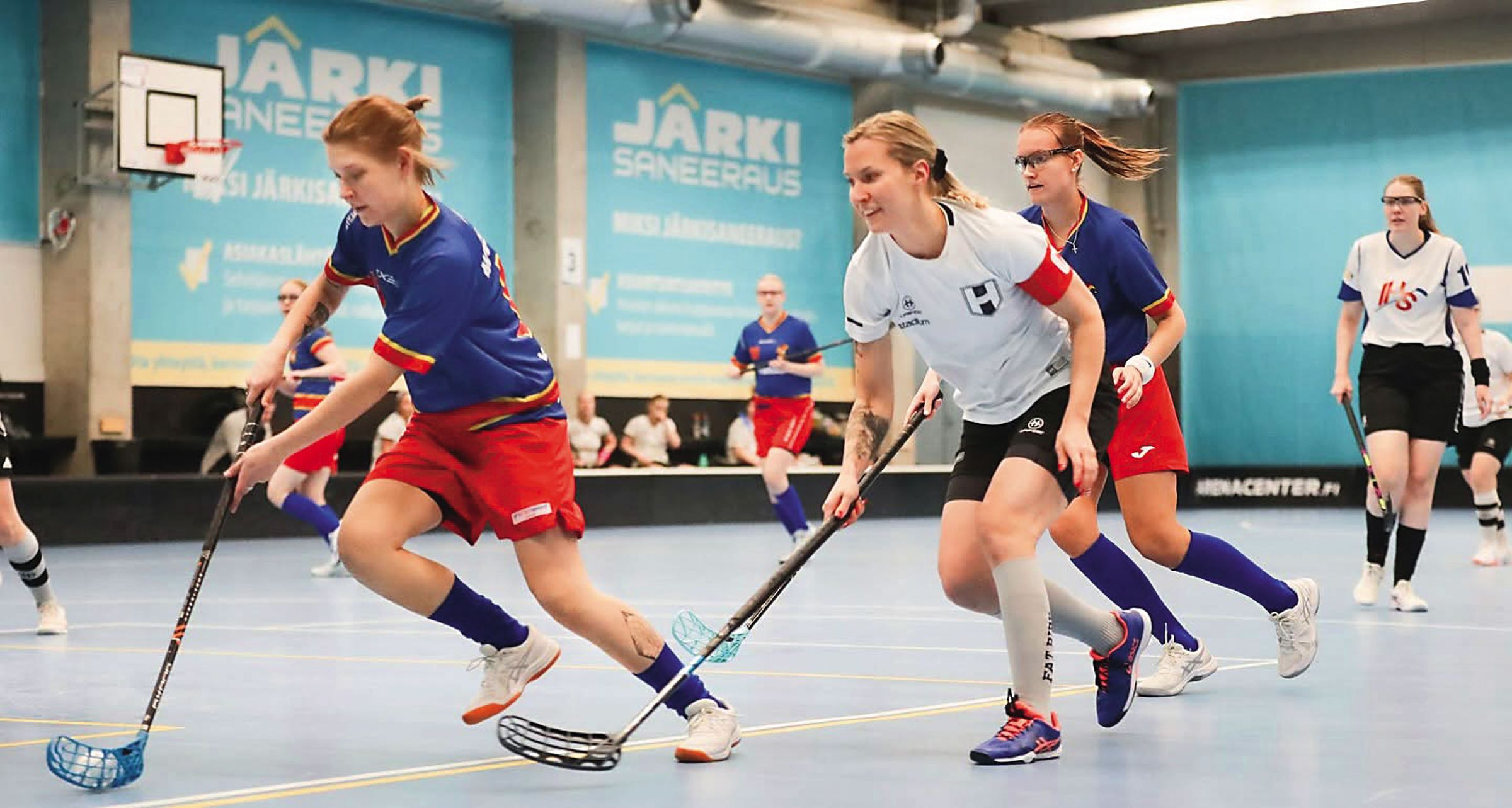 在芬蘭，看似普通的公共運動場，其實是一座大型民防避難所。（翻攝Arena Center臉書）