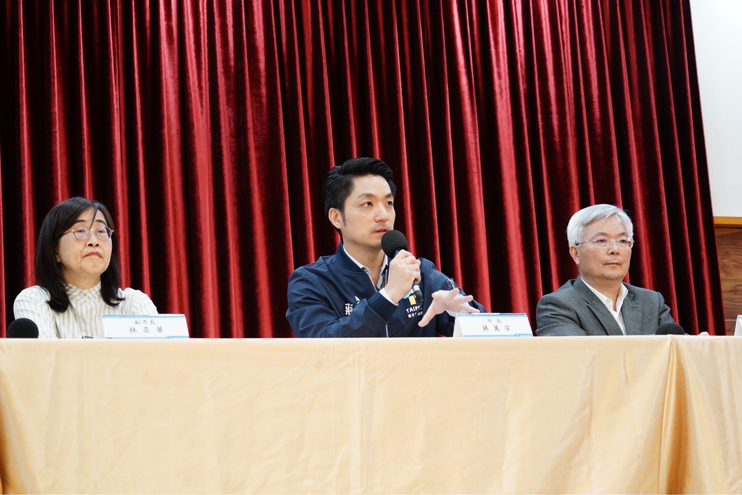 台北市長蔣萬安今(29)日下午召開記者會說明寶林茶室食安風暴進度。(台北市政府提供)