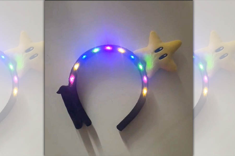 嘉義燈會「瑪利歐燈區」周邊商品—無敵星發光髮箍,由志邦代工。(志邦提供)