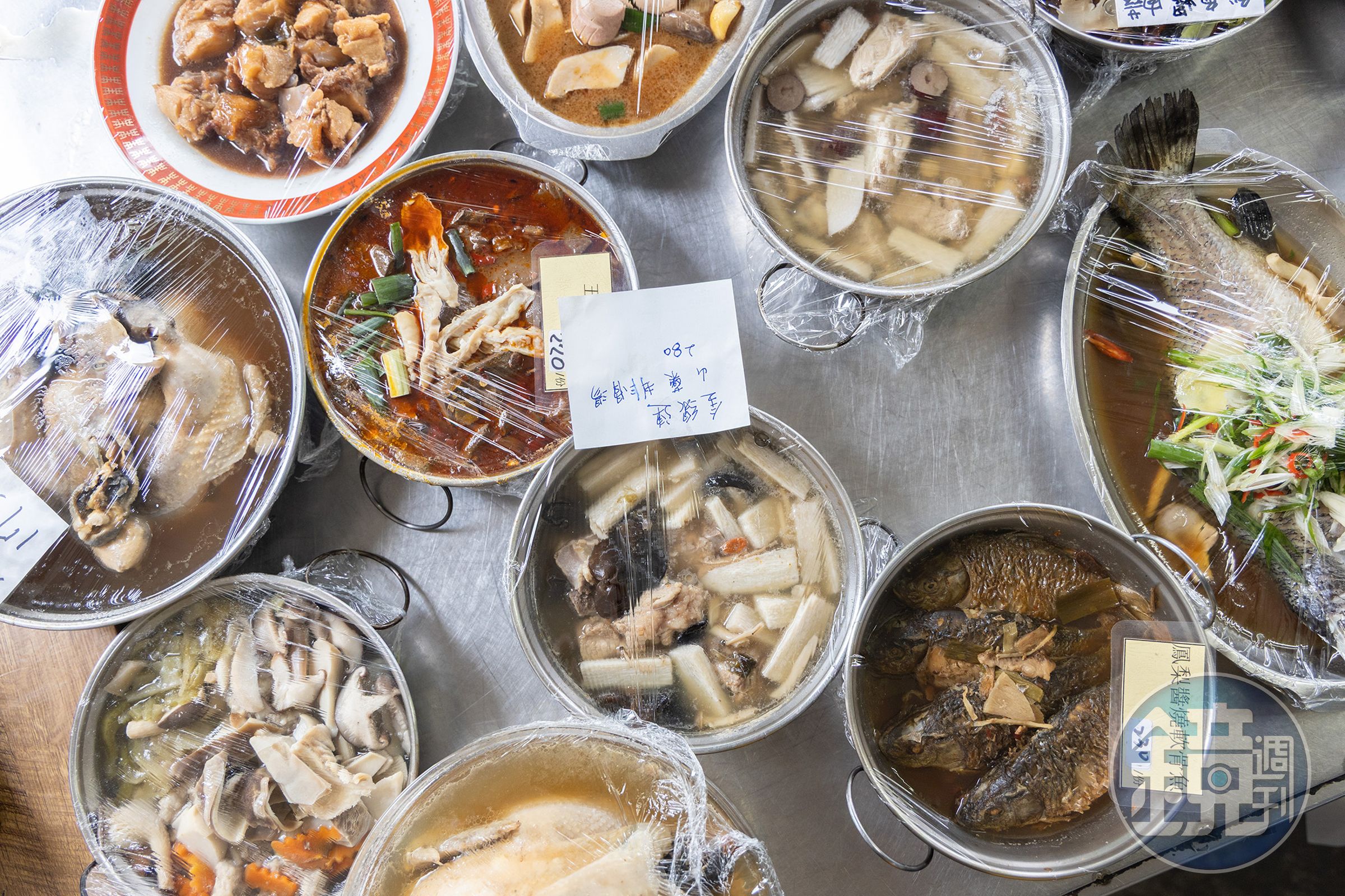 明津現在以提供各種湯品、招牌菜的外帶為主，無法提供內用。