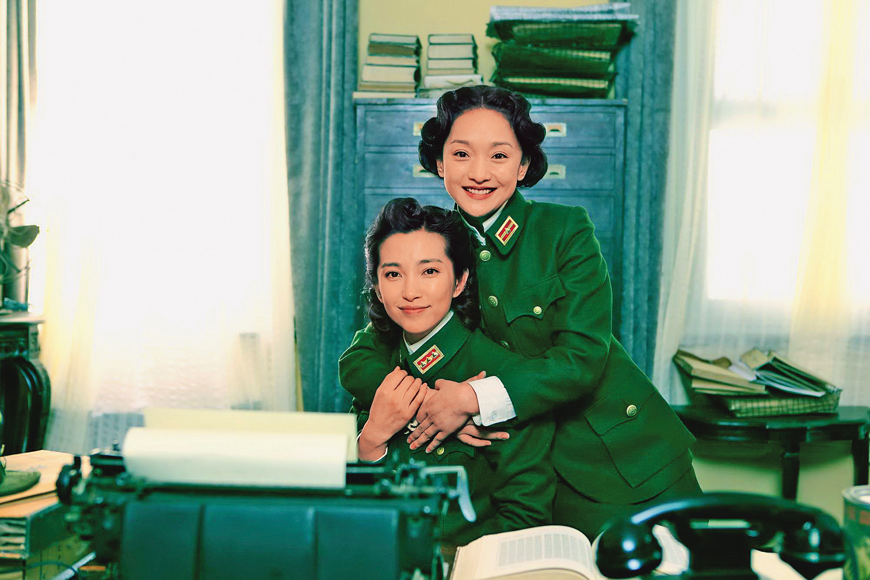 電影《風聲》由周迅(右)與李冰冰(左)兩位大花主演,口碑炸裂,李冰冰且憑本片於金馬封后。(東方IC)