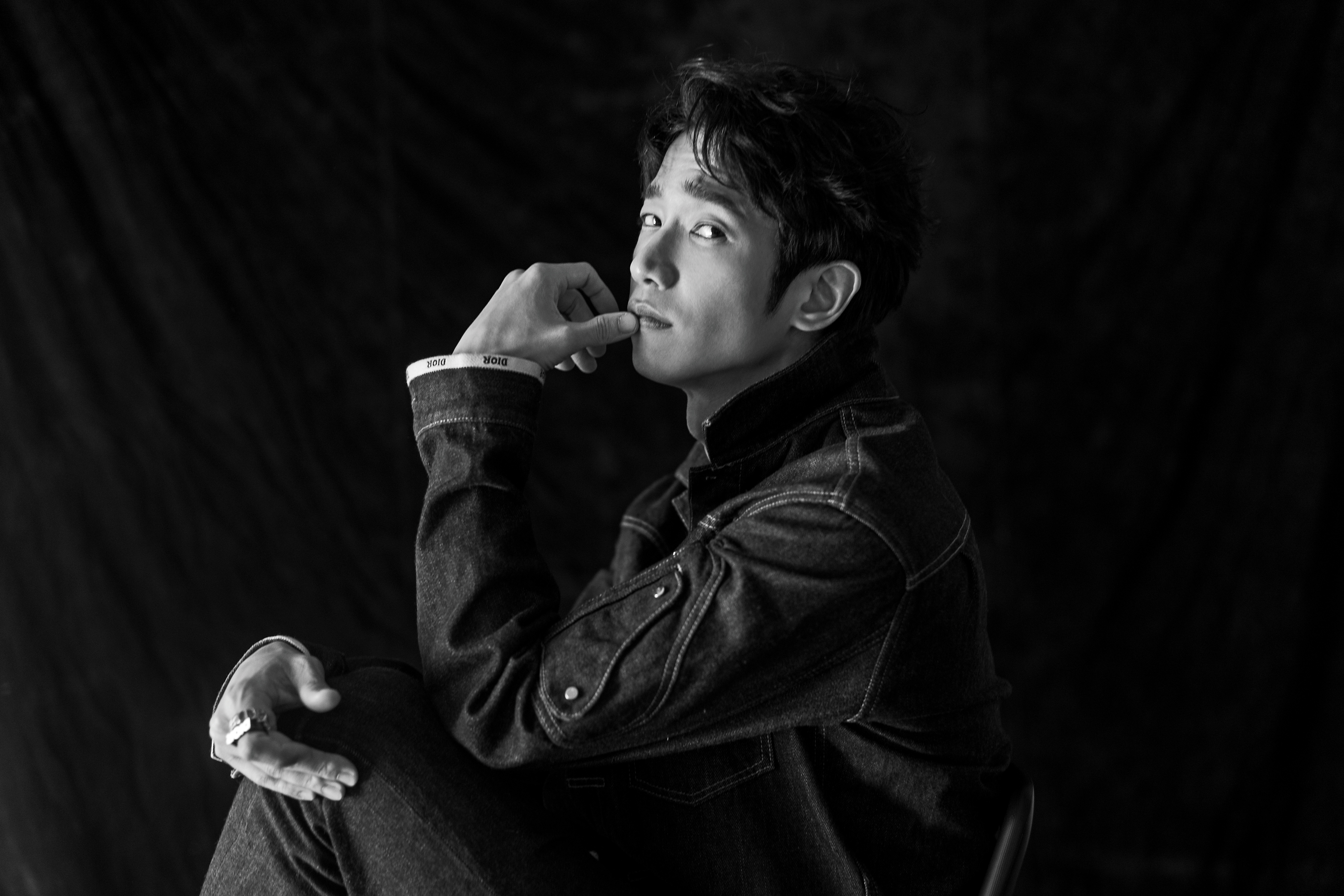 在某一個瞬間，劉以豪的厭世跟不耐煩指數都衝上了極限，然後又瞬間消褪。