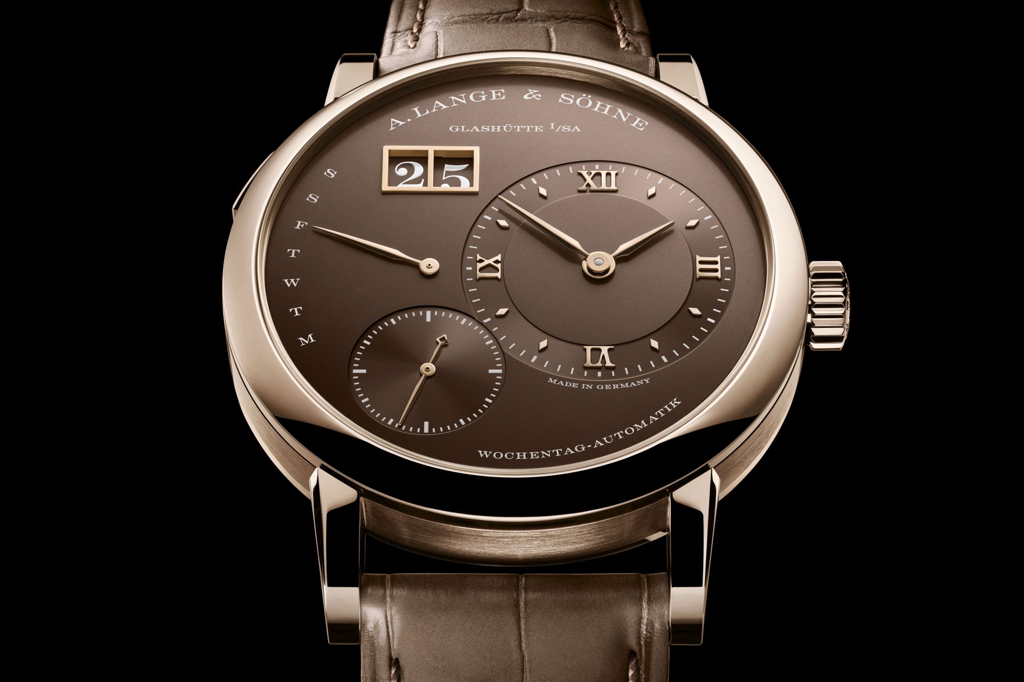 新錶2025／朗格鐵粉的耶誕驚喜！Lange 1 Daymatic以蜂蜜金材質強勢回歸