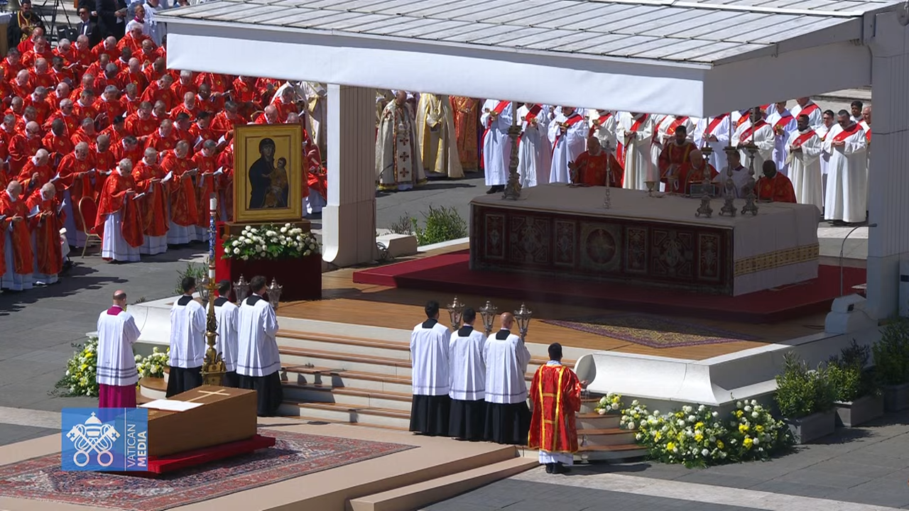 中文禱詞首現教宗葬禮，象徵與華人世界連結。（翻攝自YouTube @ Vatican News - English 直播截圖）