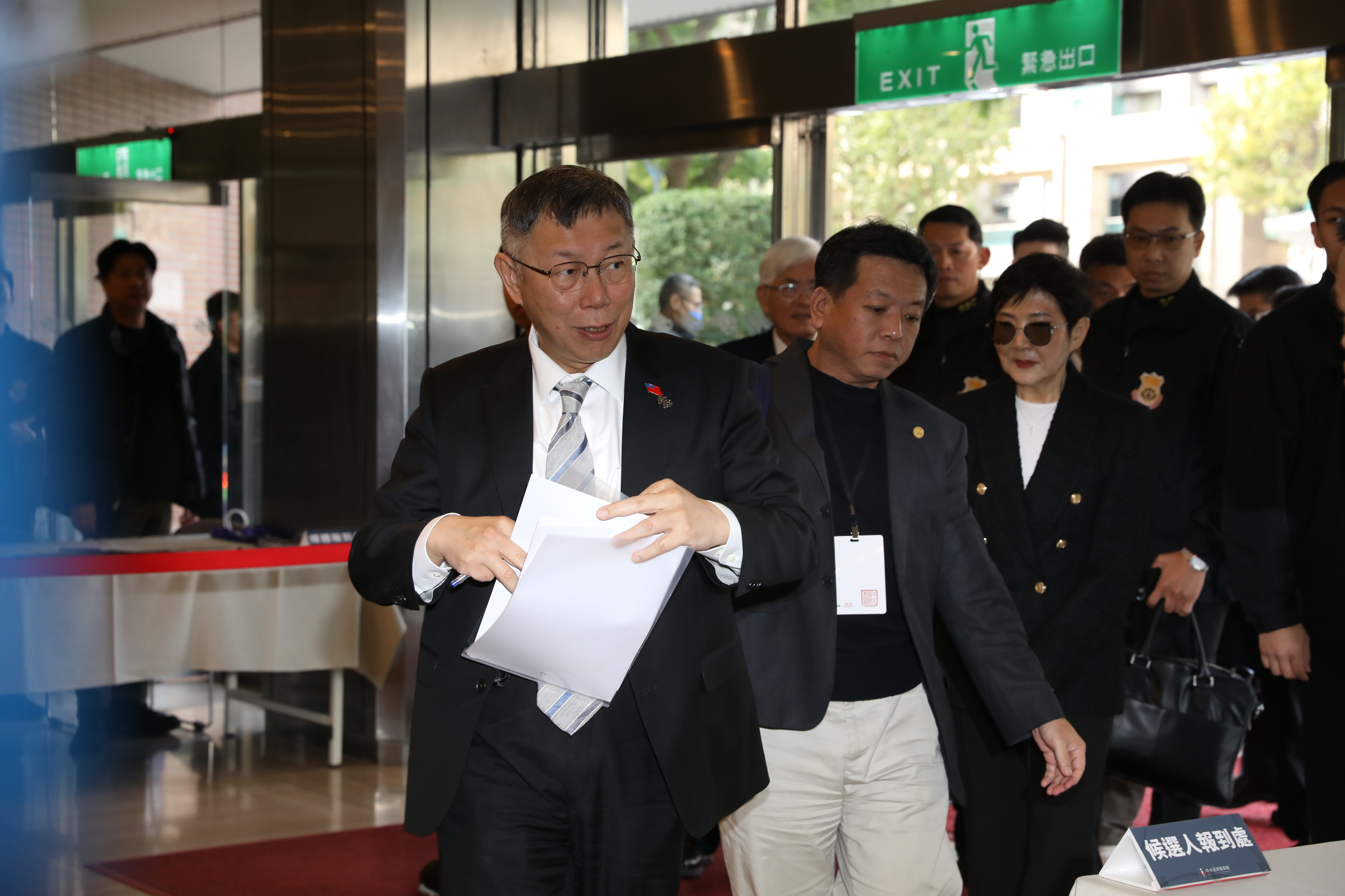 柯文哲稱民進黨政府讓意識形態影響教育。