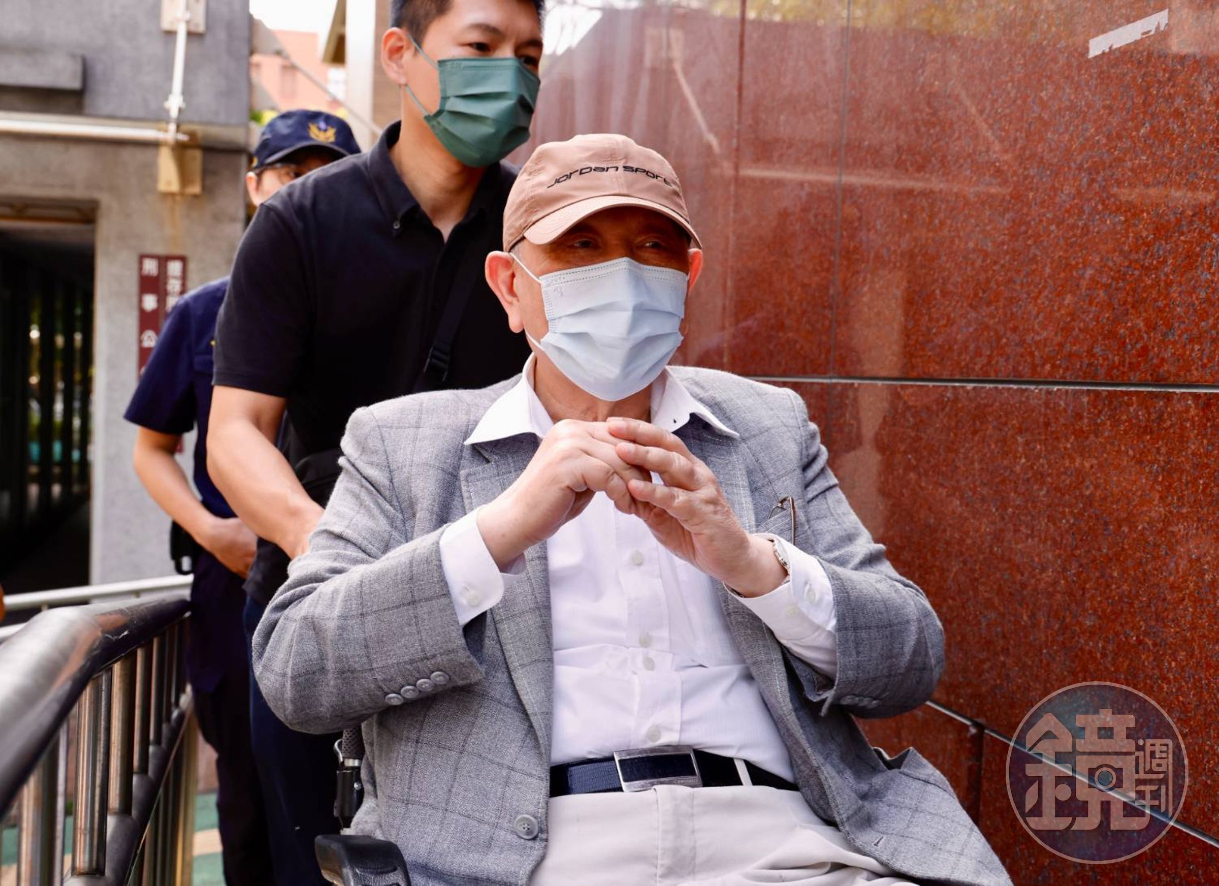 沈慶京恰巧找學者撰文挺京華城容積率。