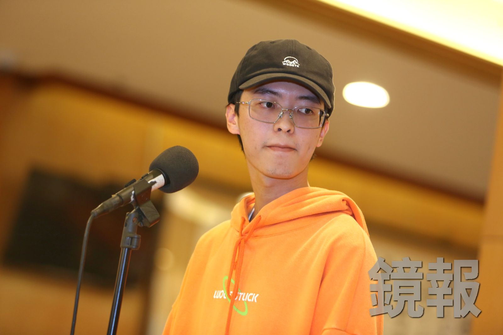葉元之助理買宵夜遭10人圍毆!頭部被硬物重擊 眼鏡、手機也被拿走