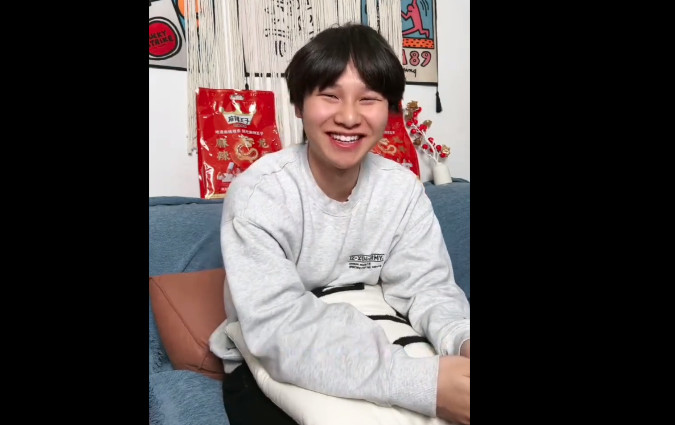 張子龍受訪笑稱自己被爸爸騙了20年，大學畢業後才知道自己是富二代。（翻攝微博）