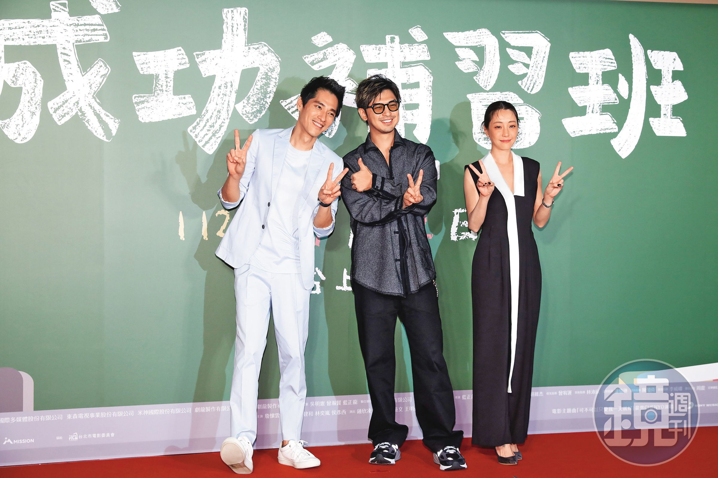 藍正龍（左起）當導演拍《成功補習班》，陳柏霖、謝欣穎特來首映會表支持。
