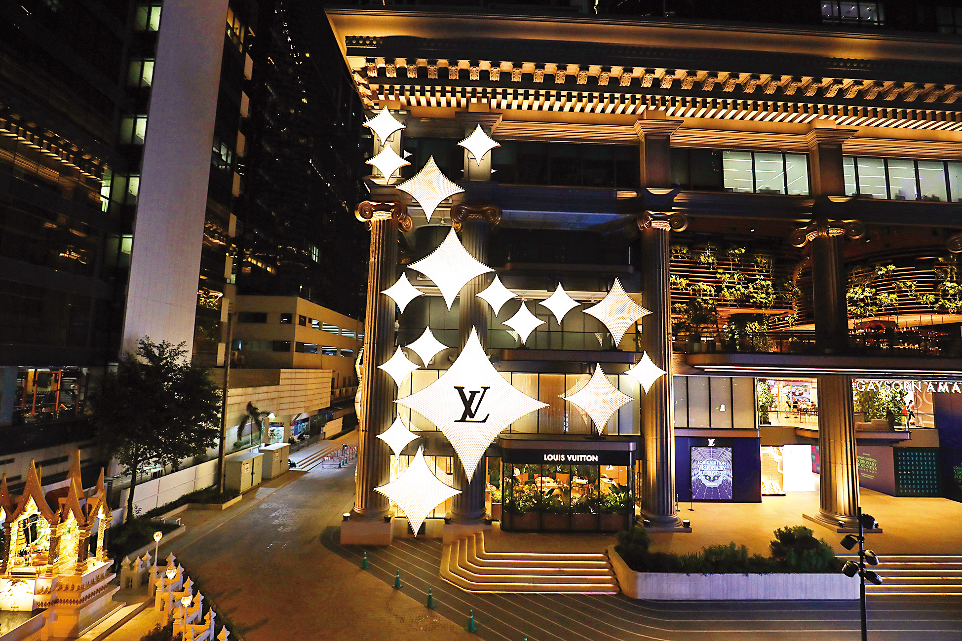 2024年3月新開幕的貴婦百貨Gaysorn Amarin裡，開了一家「LV The Place Bangkok」全新概念店。