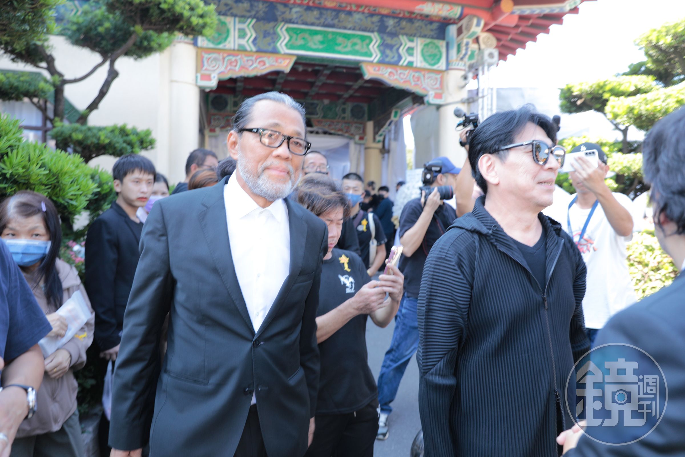 高捷與金馬主席李屏賓都是看著顏正國長大的長輩，雖然長輩不送晚輩，但2人還是到了靈堂。