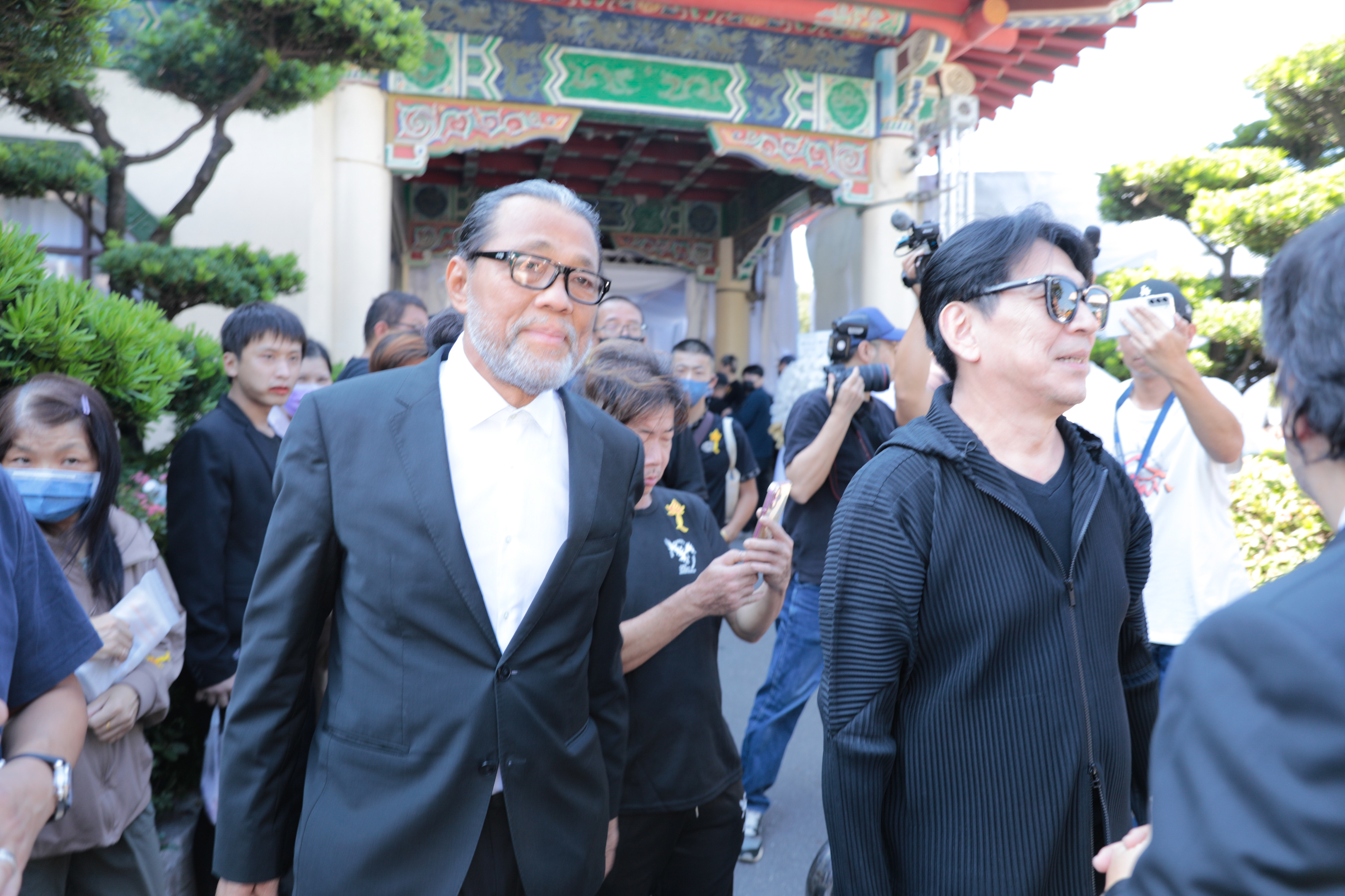 高捷與金馬主席李屏賓都是看著顏正國長大的長輩,雖然長輩不送晚輩,但2人還是到了靈堂。