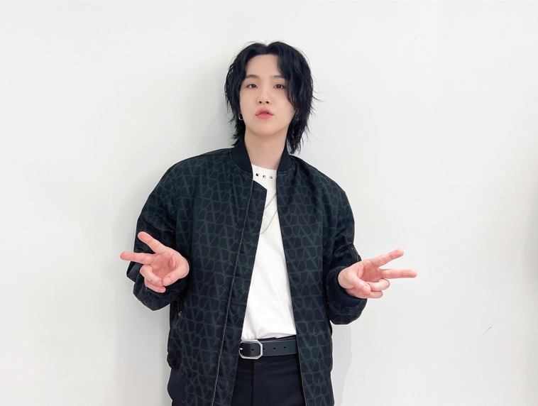 BTS成員SUGA傳出酒後使用電動滑板車遭立案調查的「酒駕」事件。（翻攝BTS X）