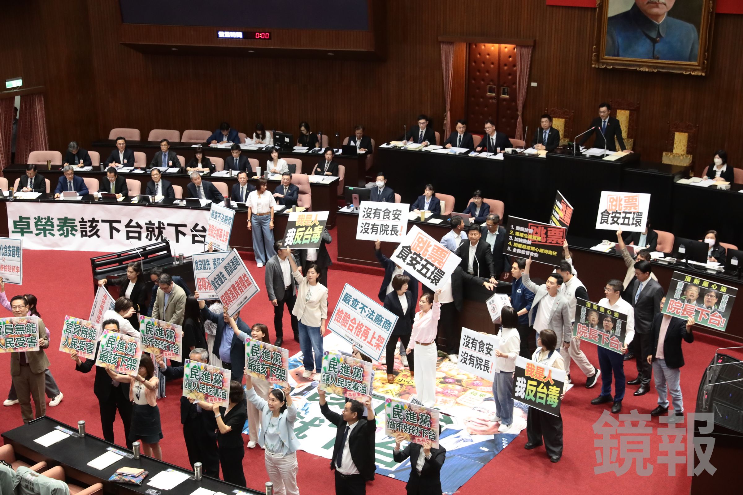 在野黨要求卓榮泰下台負責。(鏡報林煒凱攝)