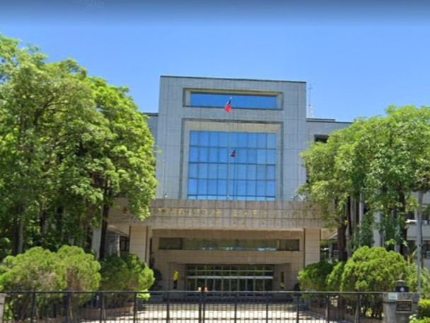 高雄一男子違規停車遭取締心生不滿，按鈴控告遭警員毆打，因捏造不實指控被依誣告罪起訴。（翻攝自Google Maps）