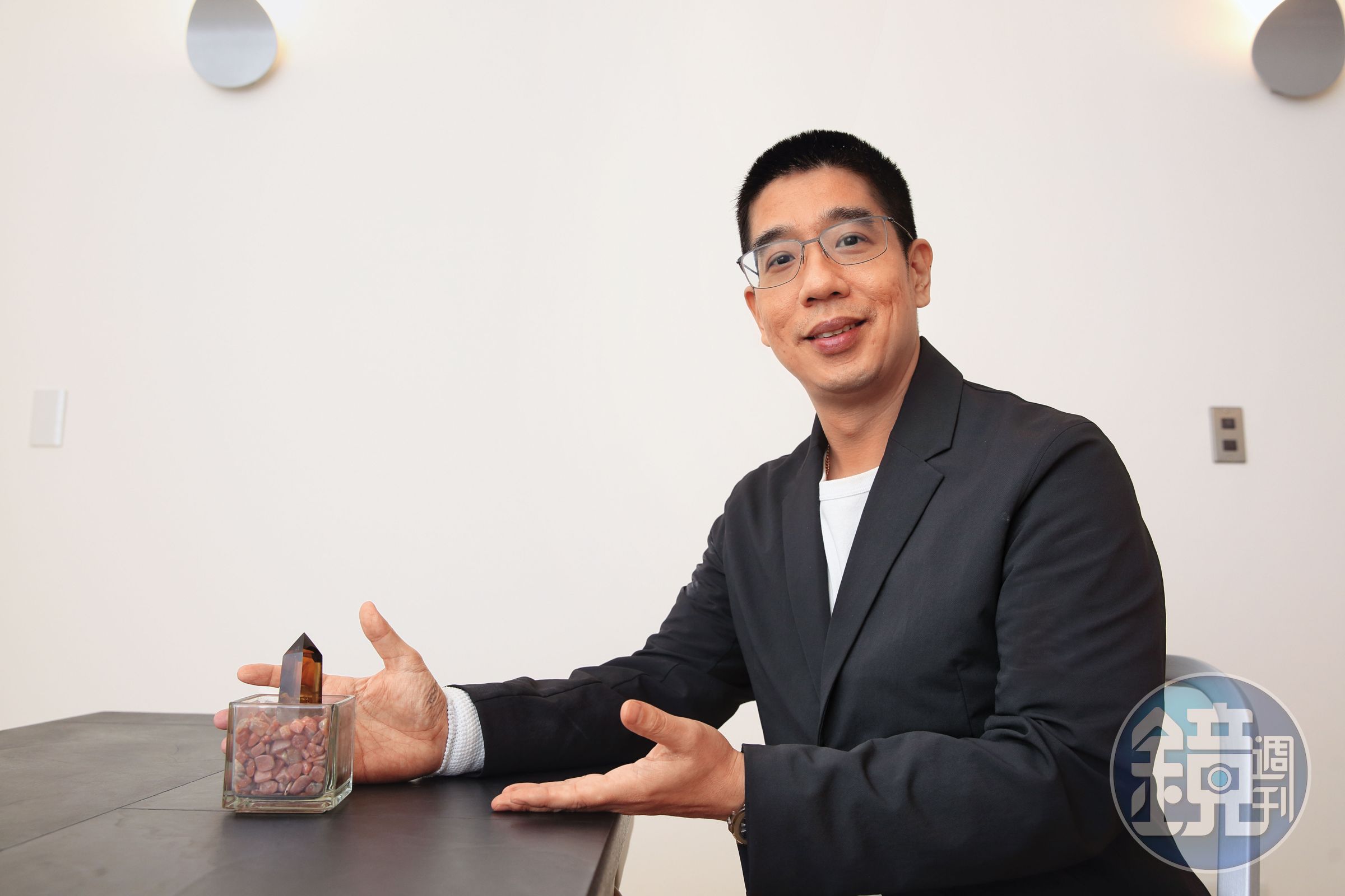 林裕豐的水晶樹是工作室的鎮室之寶,去年咬牙熬過股災賺進600萬。