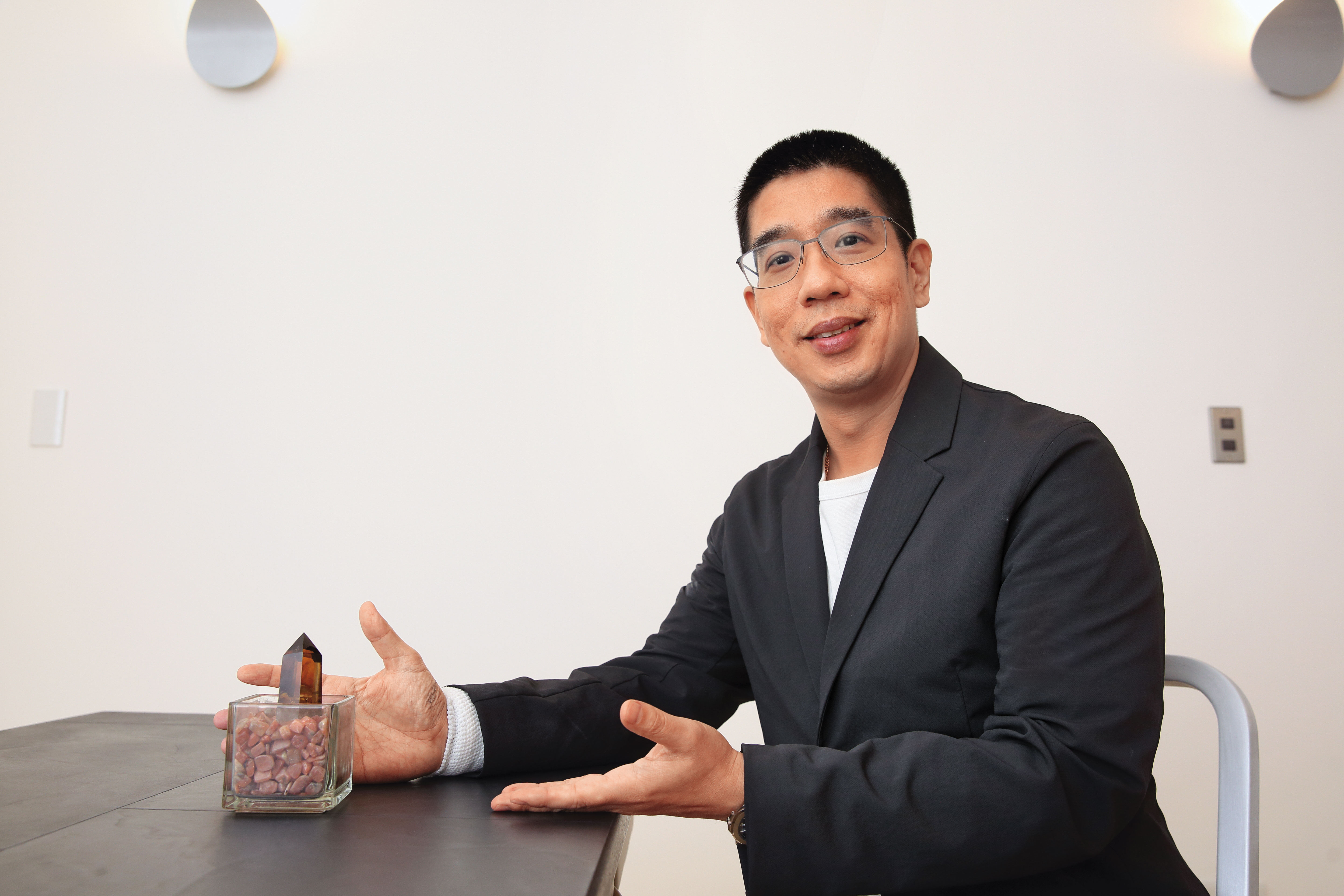 林裕豐的水晶樹是工作室的鎮室之寶,去年咬牙熬過股災賺進600萬。