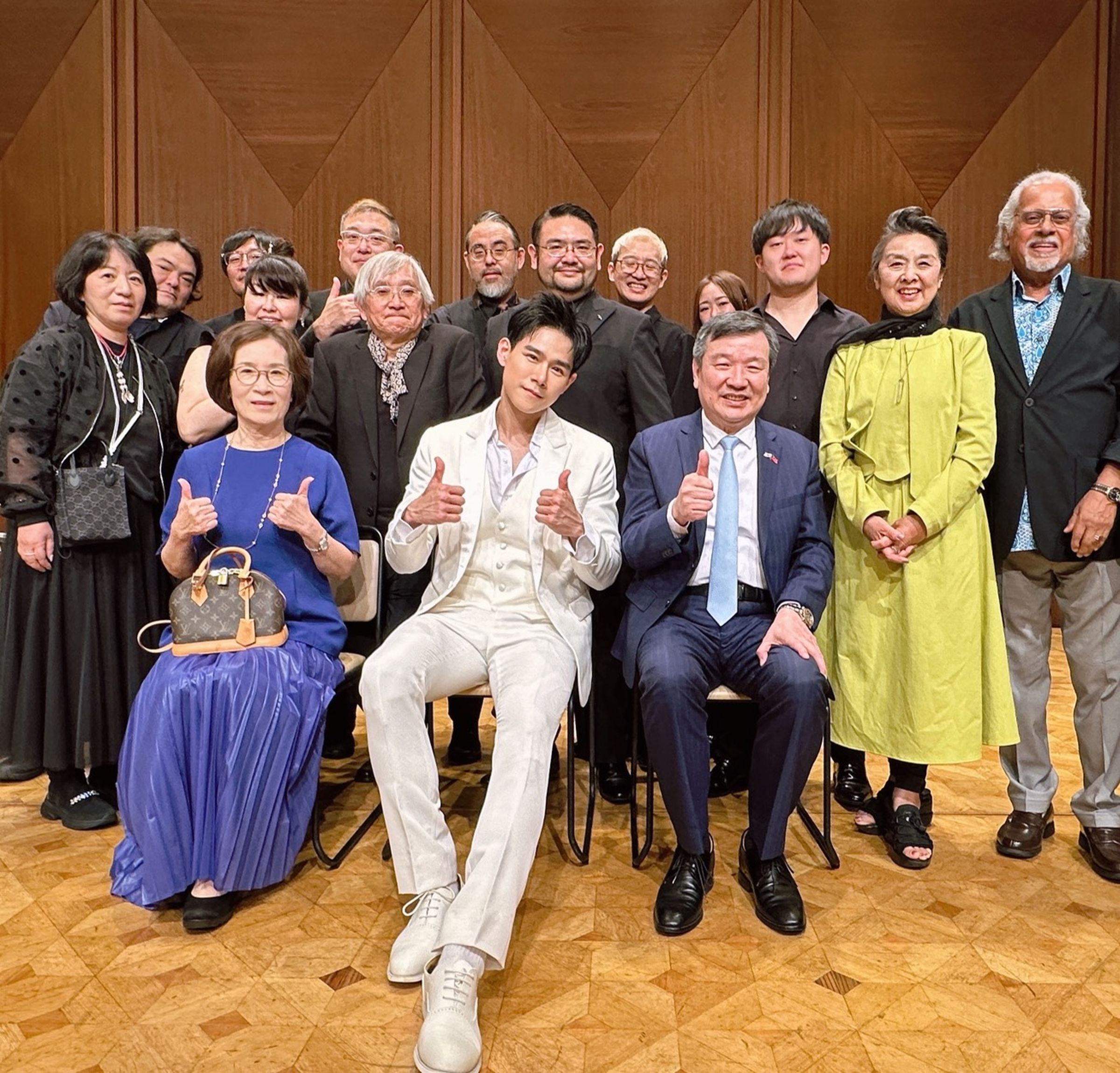 台灣駐日代表李逸洋也偕同夫人到場欣賞李齊演出。好好娛樂提供
