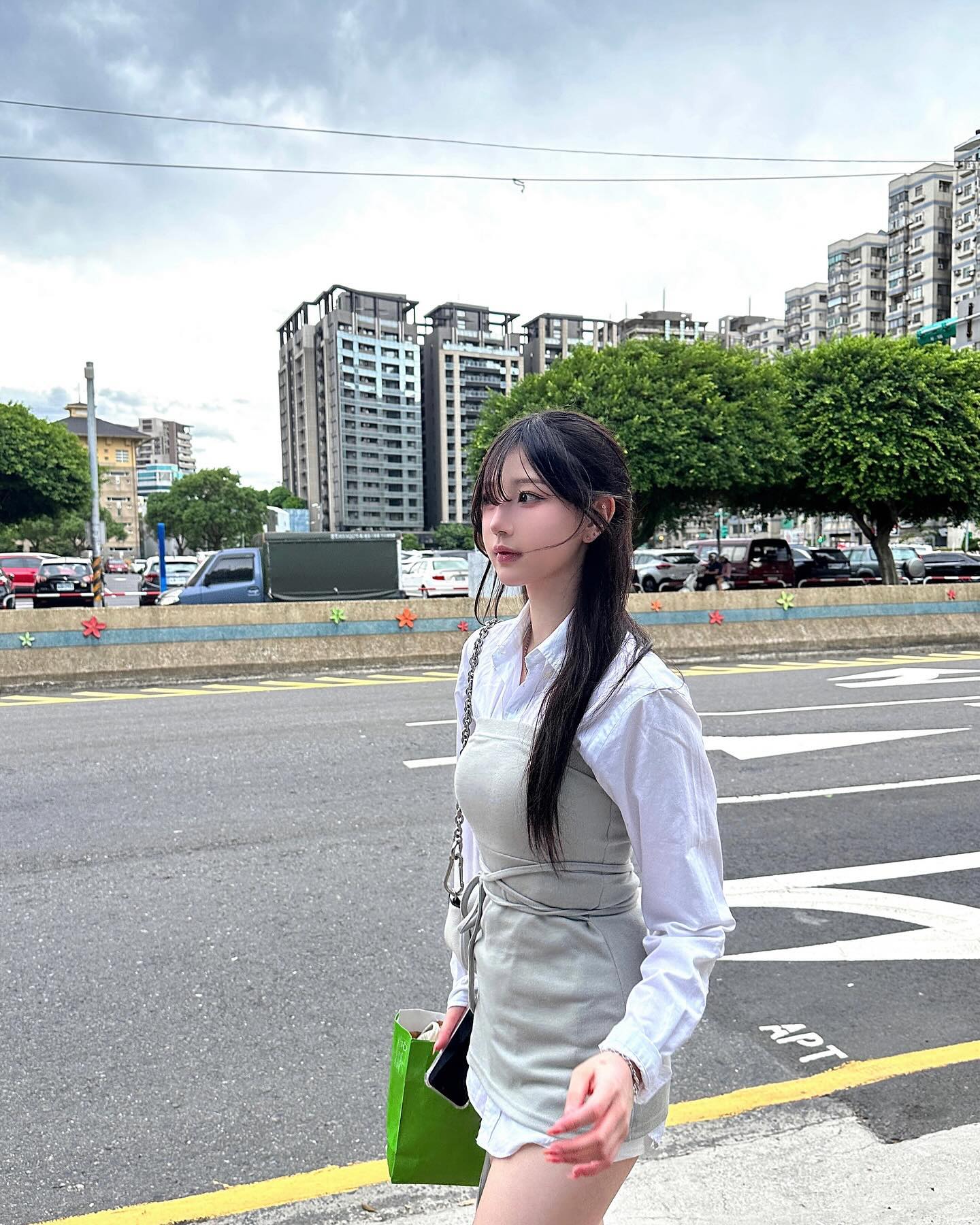 因未申請工作證違反台灣就業規定,南至苑恐面臨未來數年無法入台窘境。(翻攝南至苑INS)