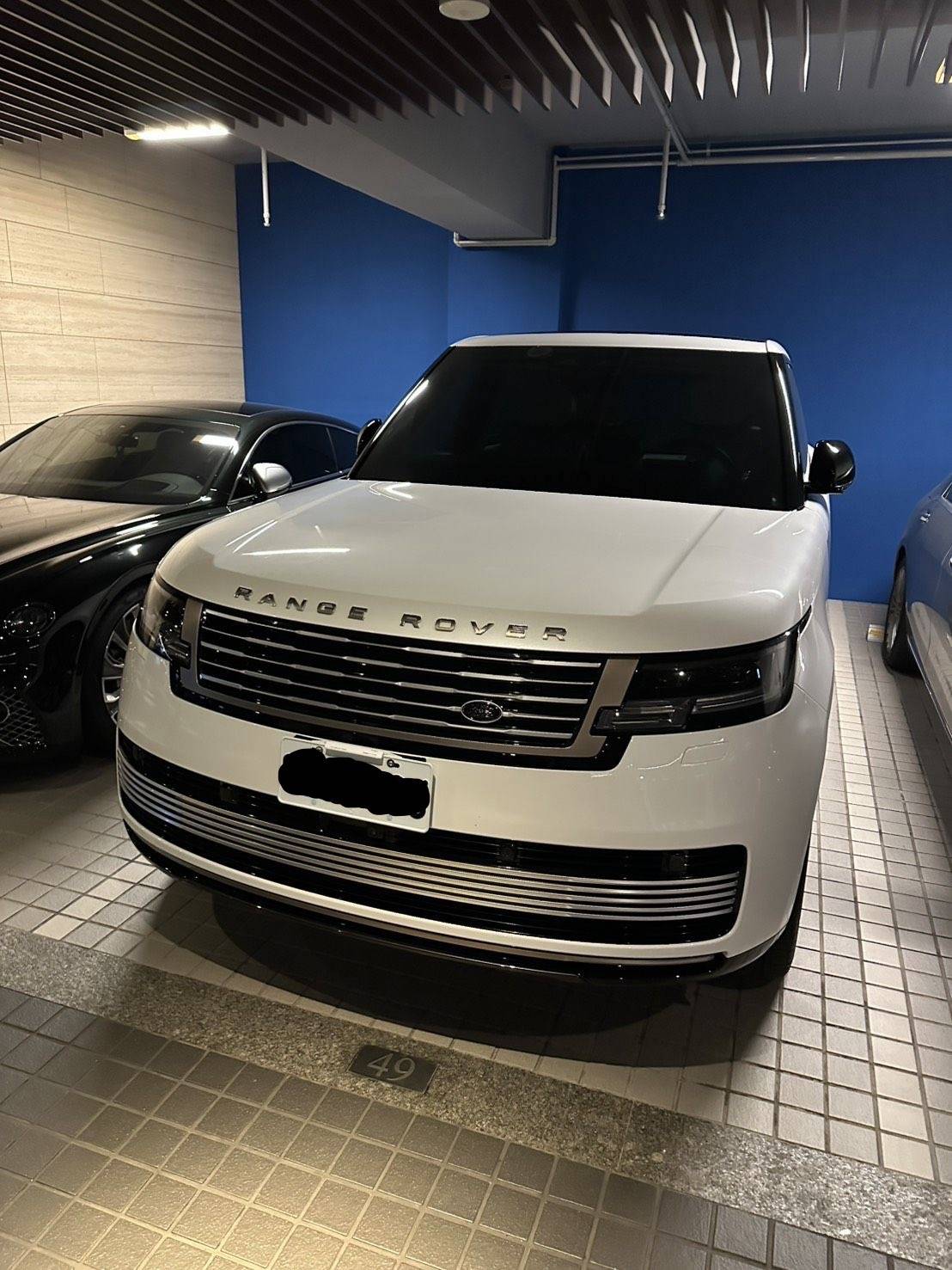查扣豪車。（檢方提供）