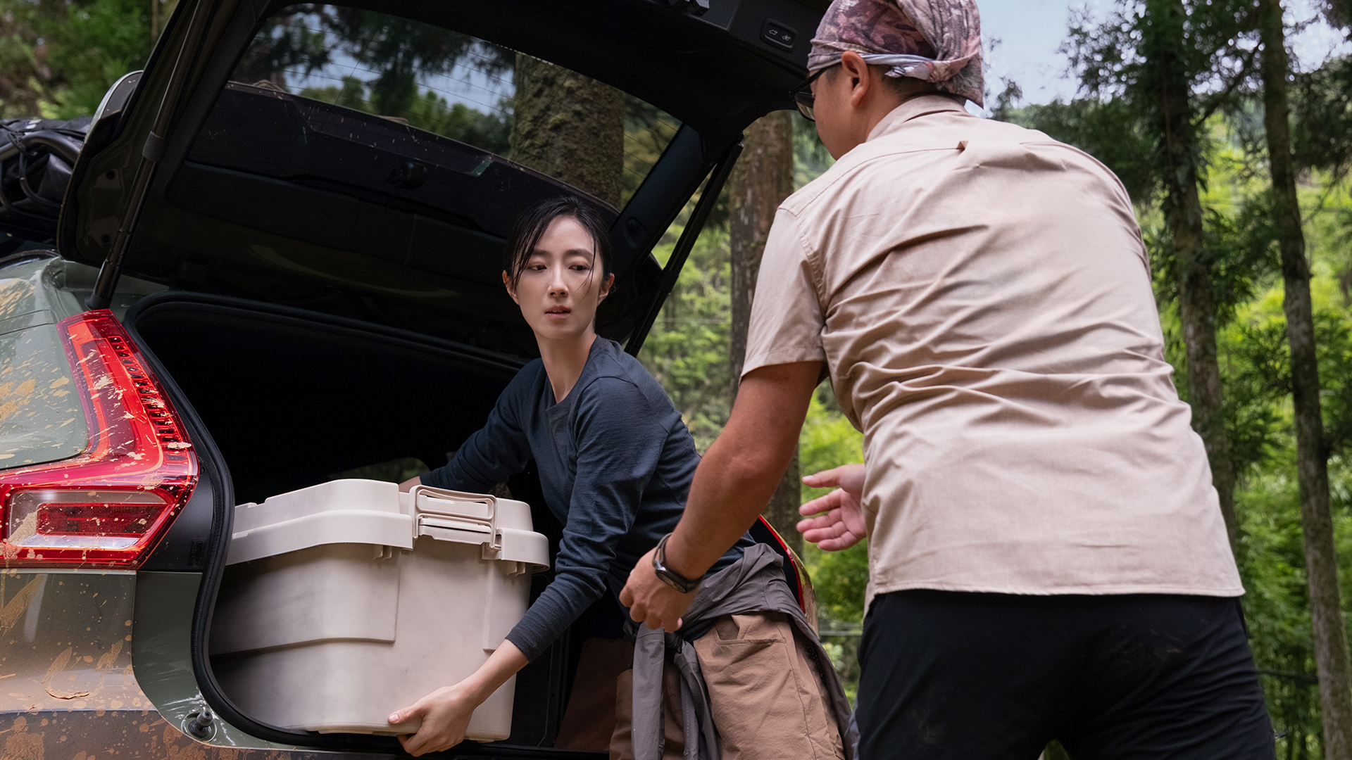 桂綸鎂拍攝最新汽車廣告，片中她化身「生態觀察員」，前進山林與大自然接觸。（國際富豪汽車提供）