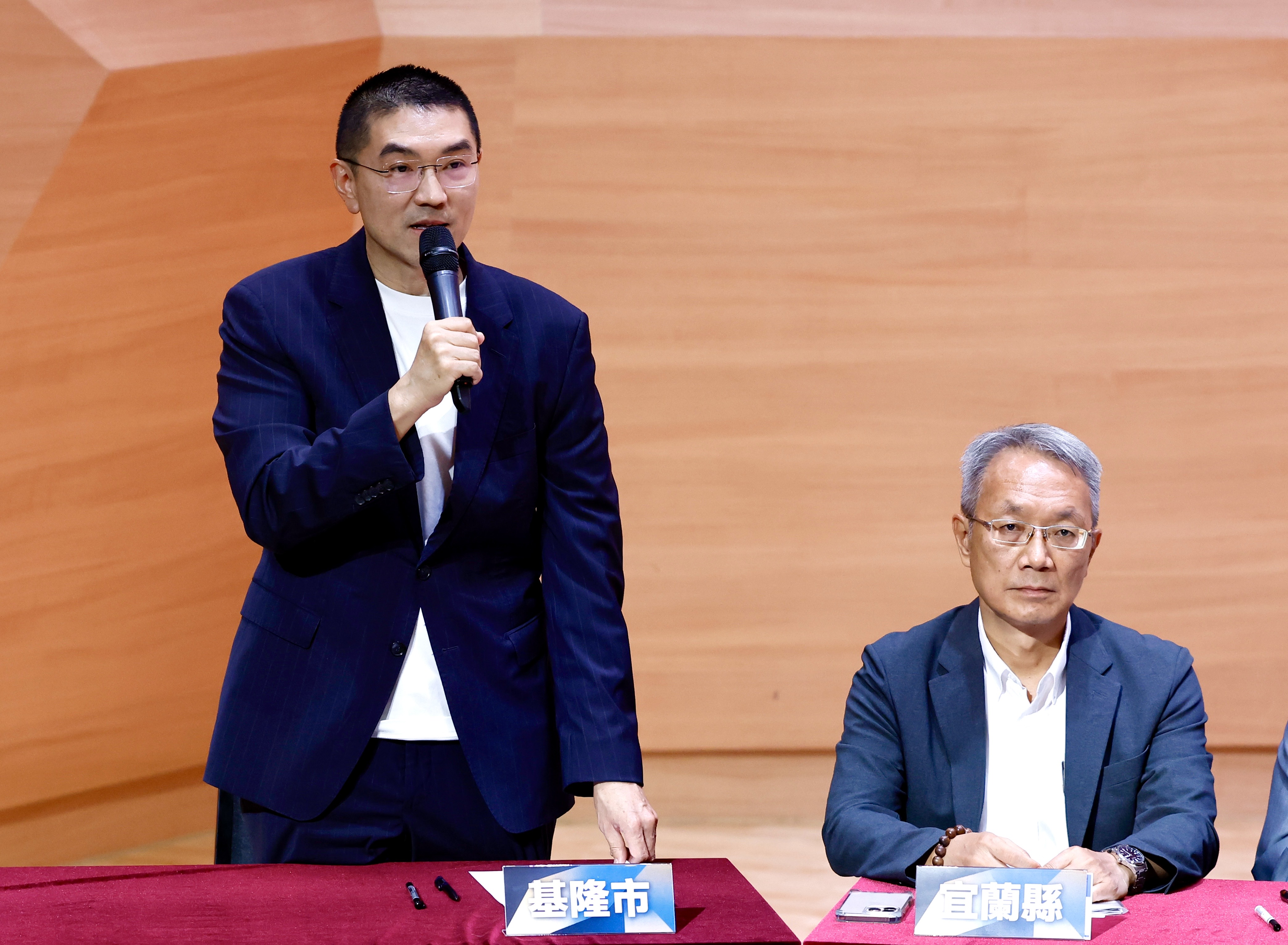 基隆市長謝國樑稱分配稅款短少無法編預算，請大家救救基隆。