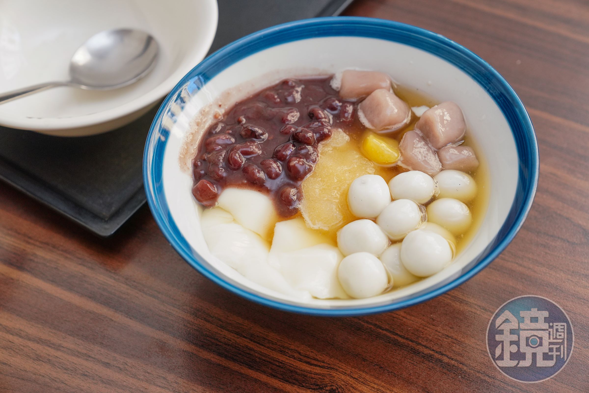 豆花莊人氣傳統豆花從55元起跳,也可以直接點75/80元的豆花號餐。想加價追加一些自己喜歡的配料也行。