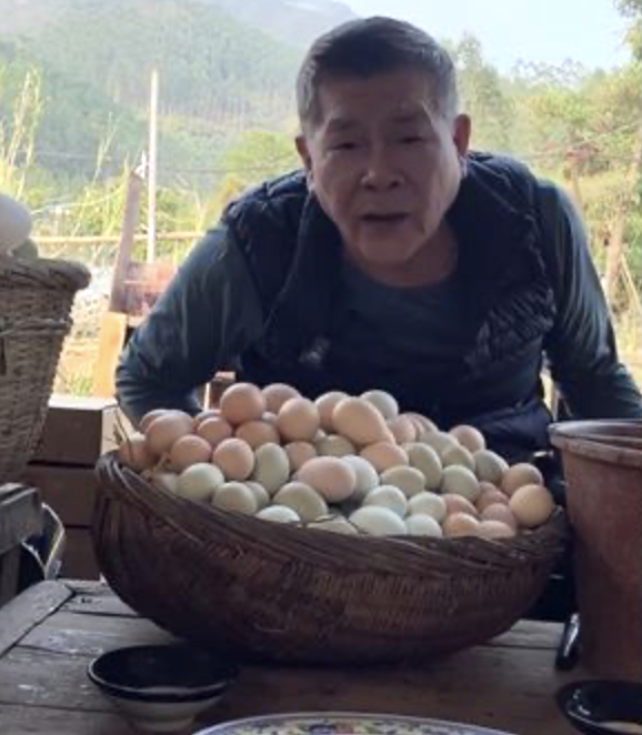 澎恰恰在微信賣土雞蛋。（翻攝自微信）
