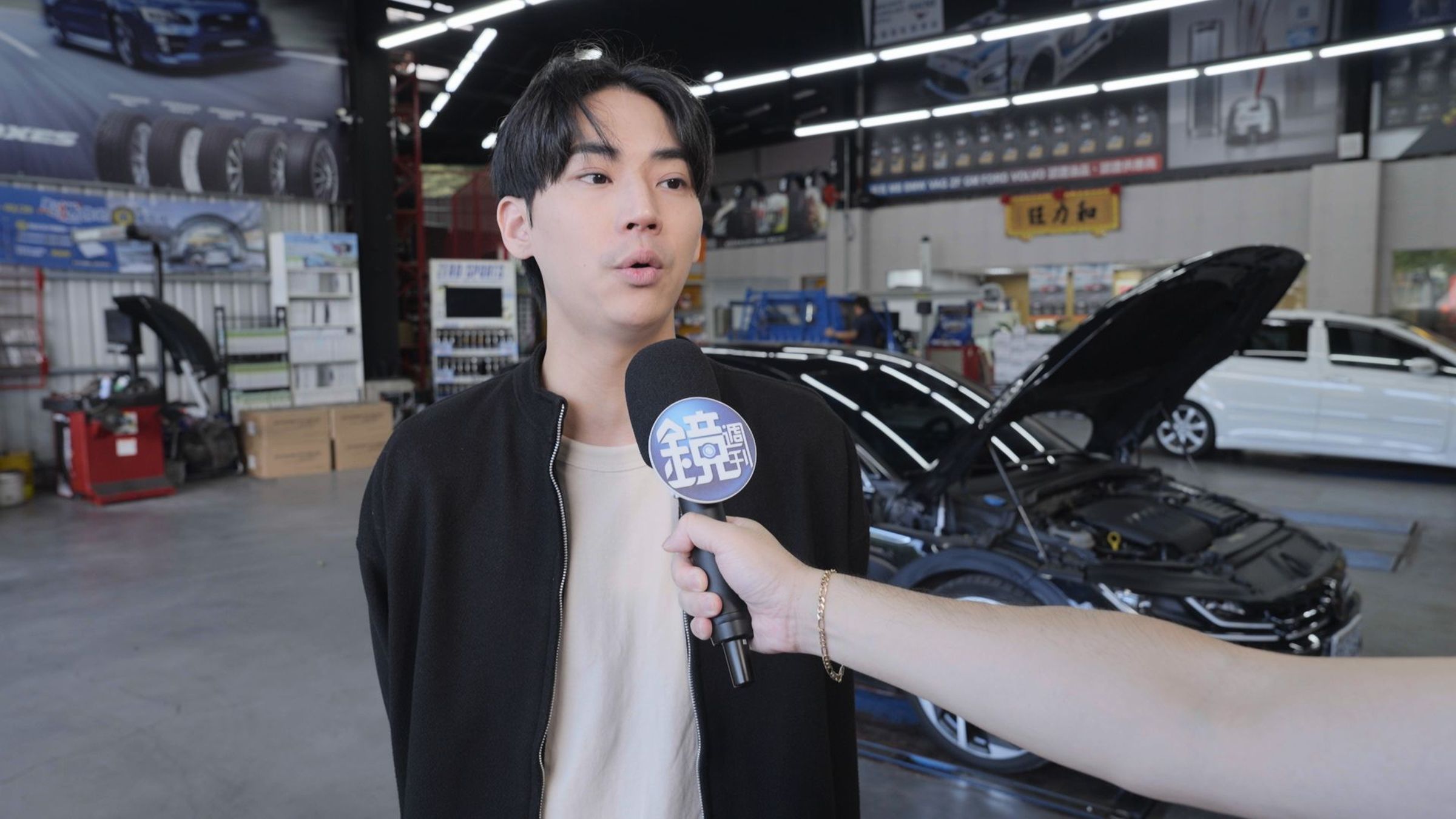 民眾黃先生表示，汽車起火的新聞時有所聞，讓他更注重電瓶的安全性。