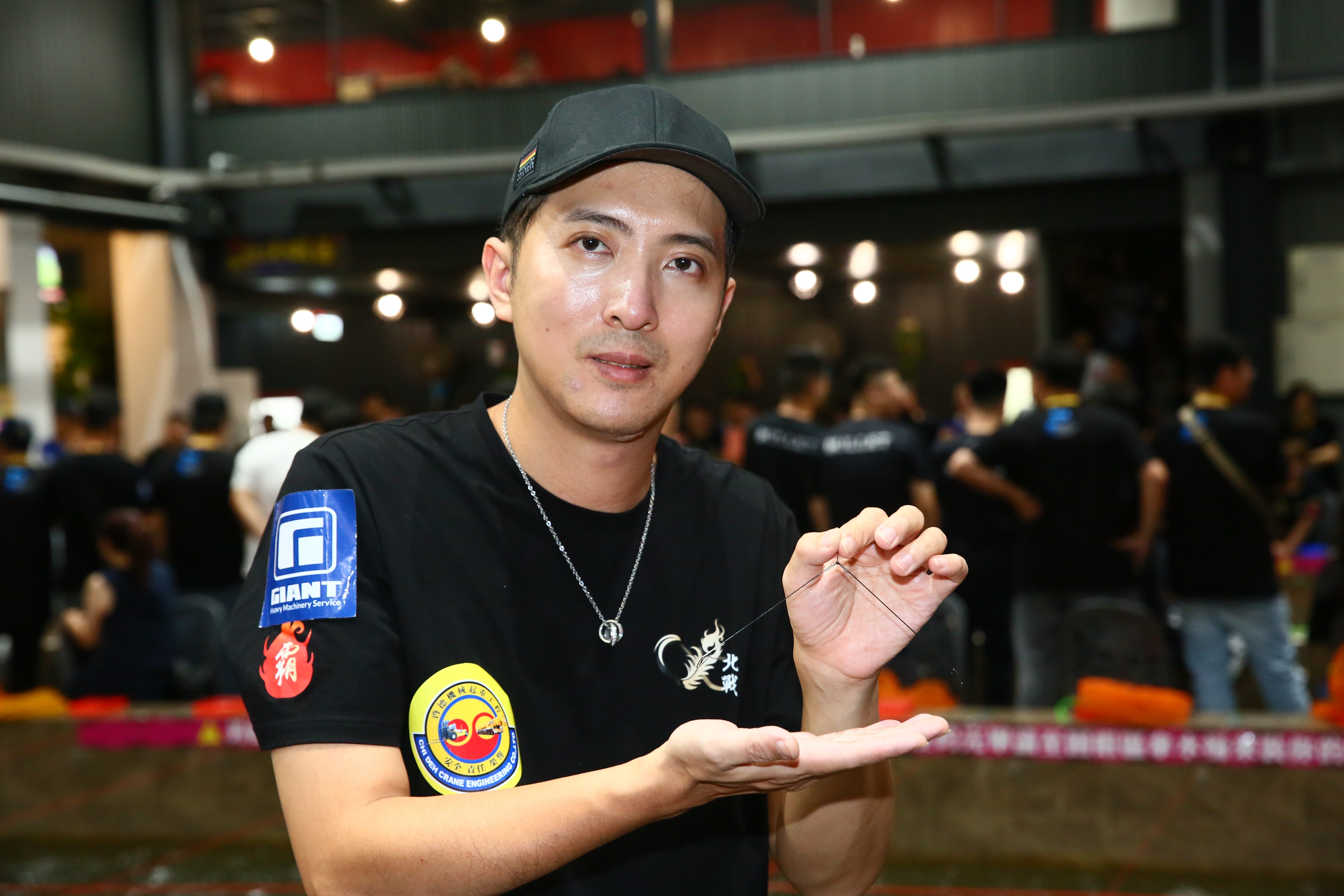 阿綱曾獲得亞洲盃釣蝦冠軍，自己也有銷售釣蝦工具天平。