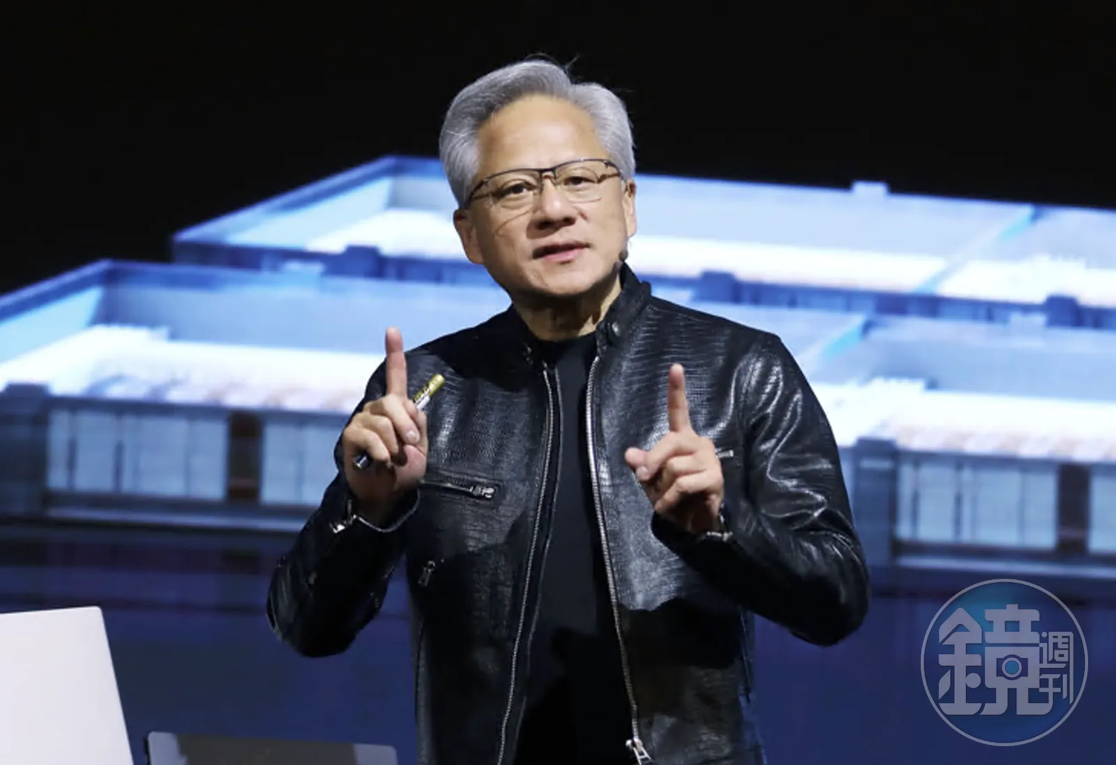 黃仁勳表示輝達明年的需求遠高於七成,有百分之百的信心客戶未來仍會使用輝達的處理平台。