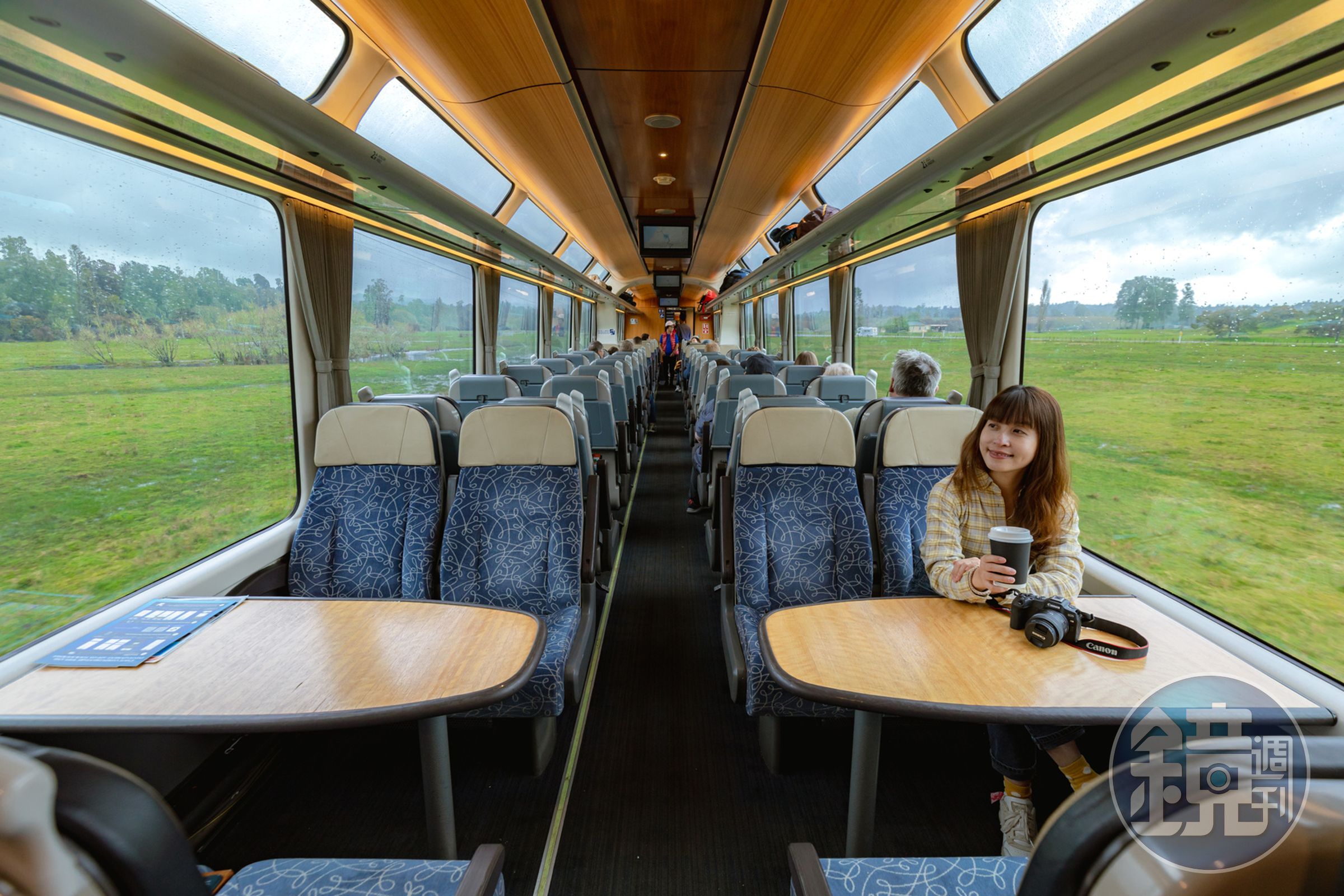 「阿爾卑斯山號觀景火車」為世界六大觀光景觀鐵路之一,」沿途有壯麗山景亦有遼闊原野。