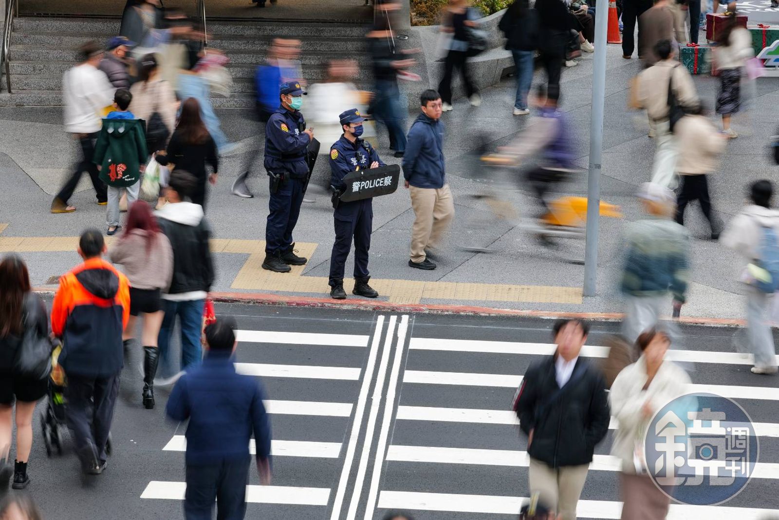 她南西商圈踩人還亮美工刀狠瞪 下秒溜進中山站!警查出有前科