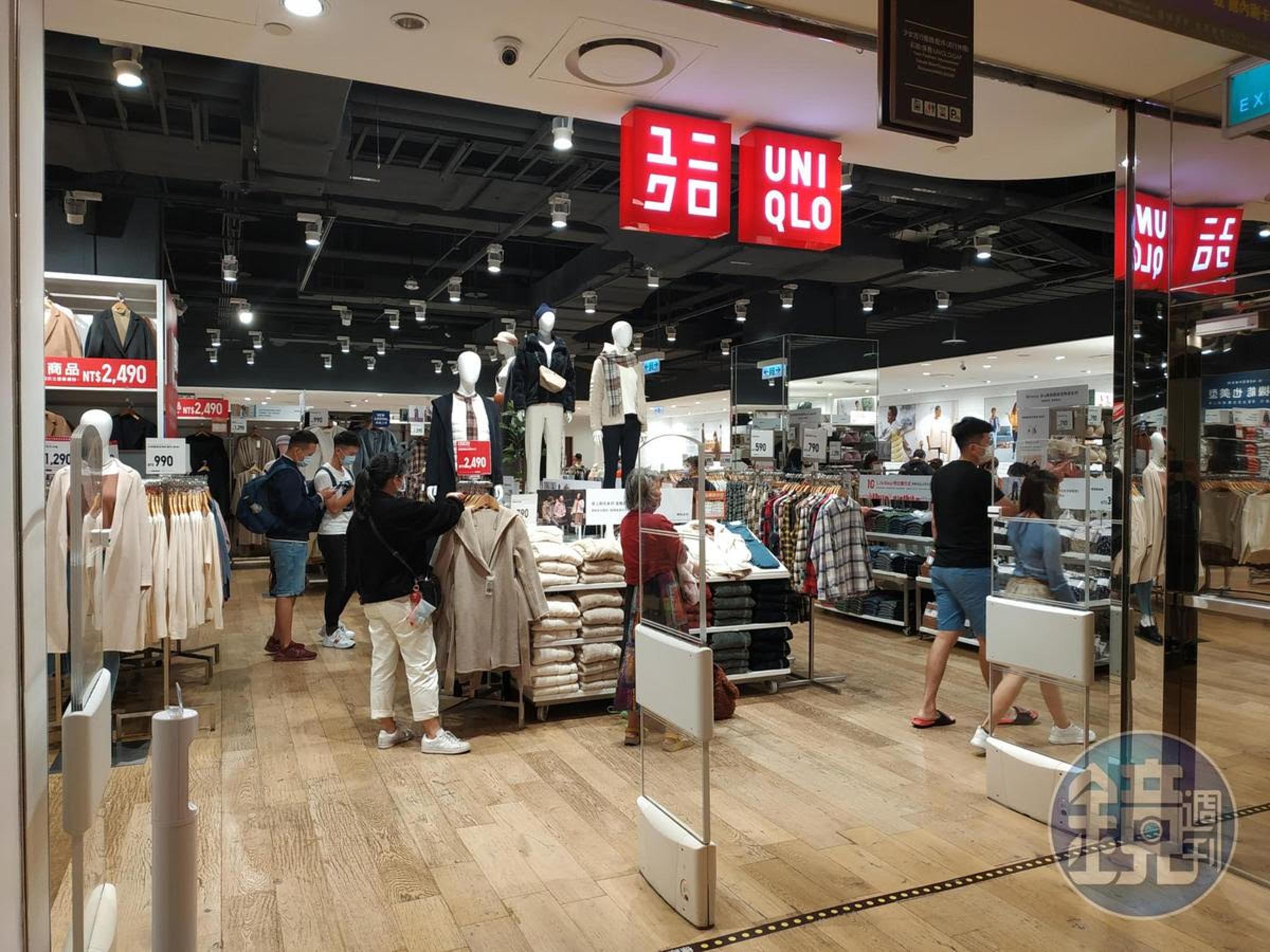 UNIQLO不只聯名T恤大受歡迎，網友也大讚襪子很耐穿。（本刊資料照）