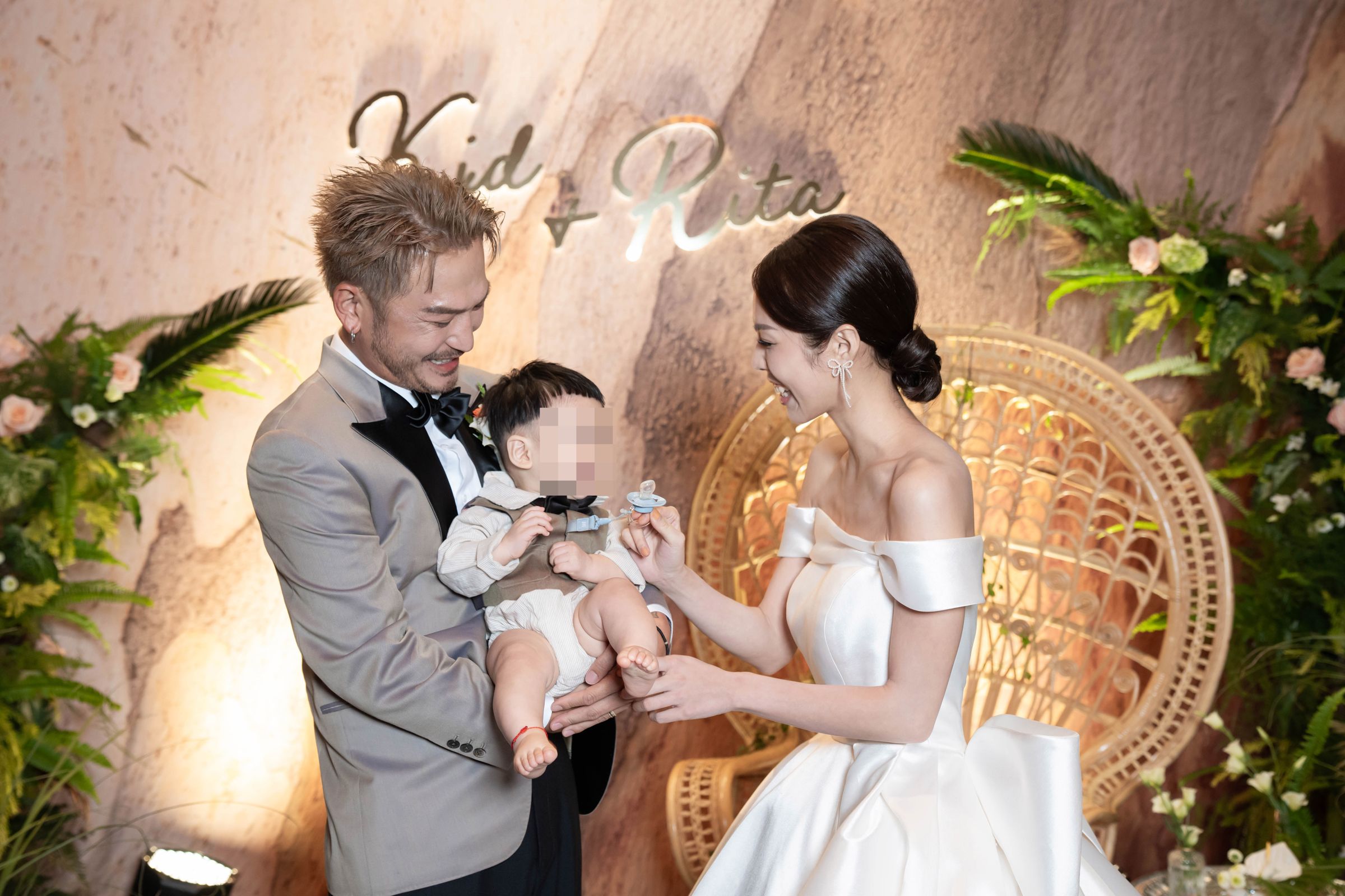 KID辦婚宴兒子木木是最萌的花童。(PhiStudio提供)