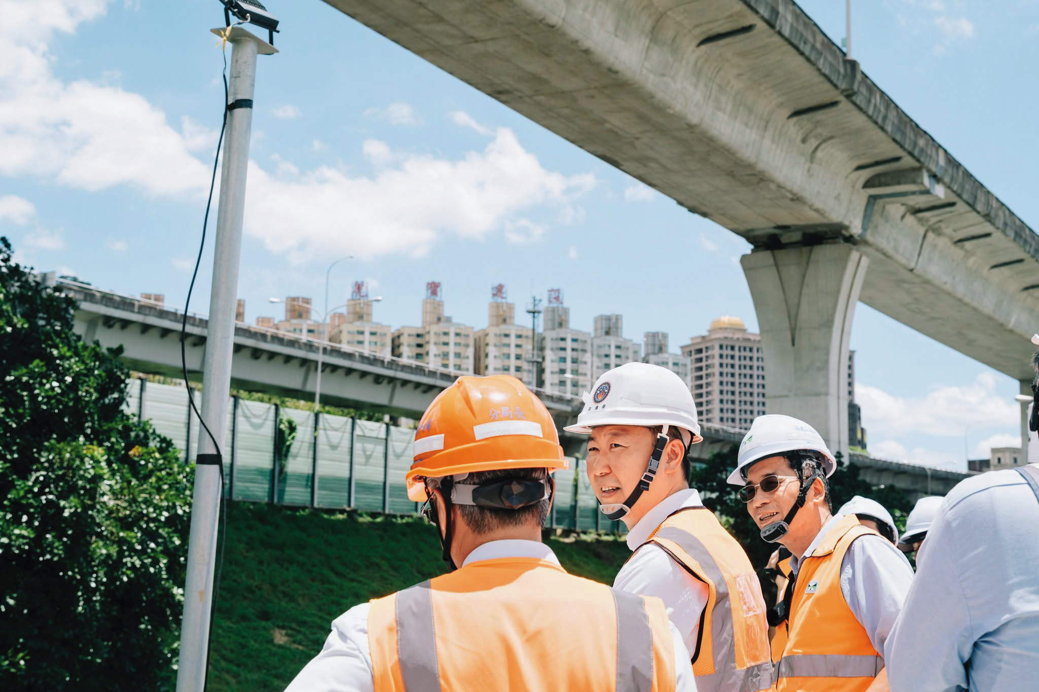 交通部持續推動國道及快速道路改善工程，改善產業聚落與都會區交通瓶頸。（翻攝陳世凱臉書）