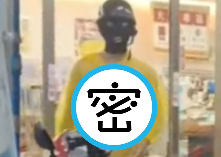 廖男聲稱因生活壓力大，一時衝動才全裸穿透明雨衣去逛超商。（翻攝社會事新聞影音）