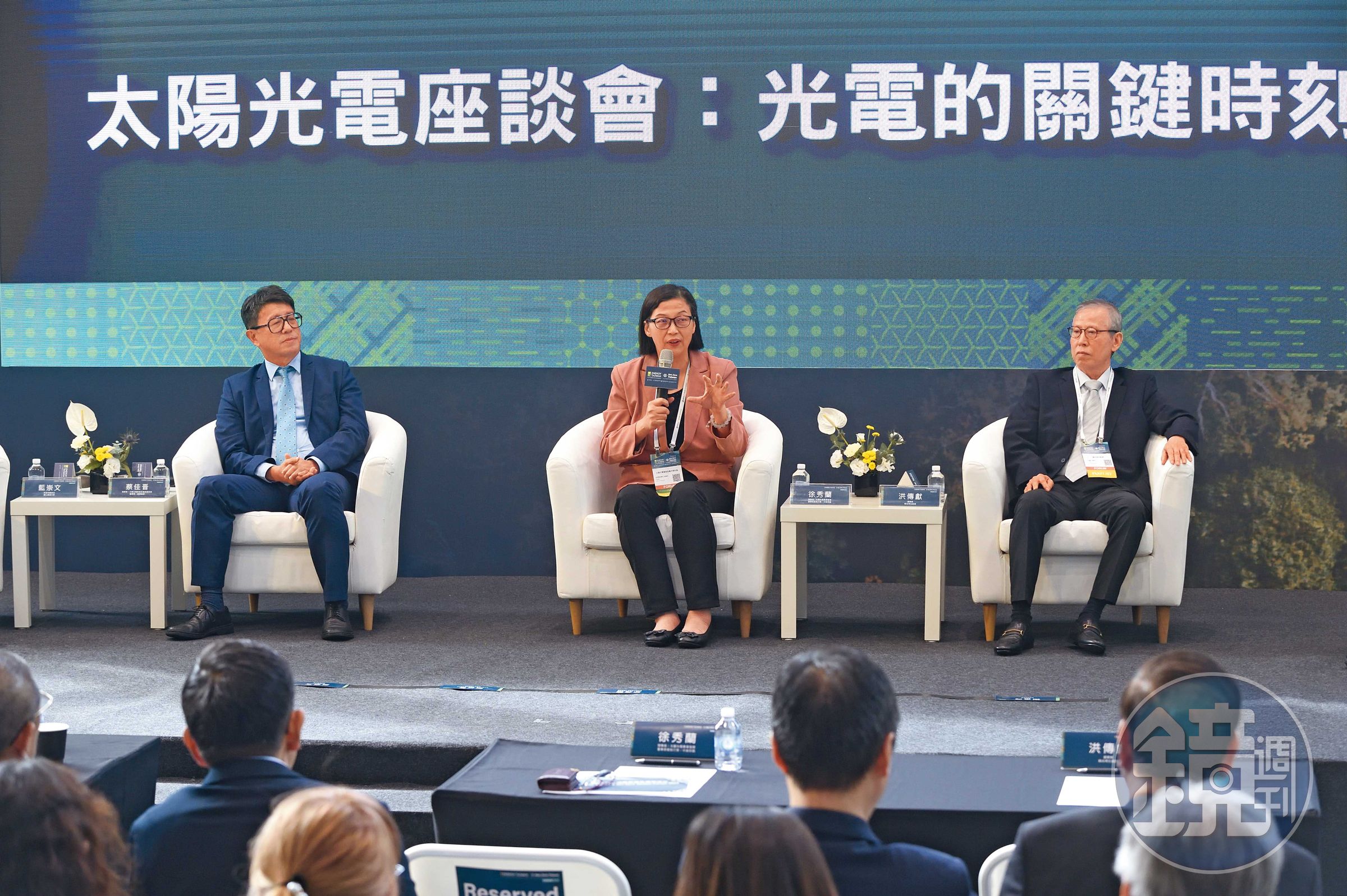 環球晶董事長徐秀蘭(中)曾說,台灣電要足、更要夠綠,不然貨賣出不去。