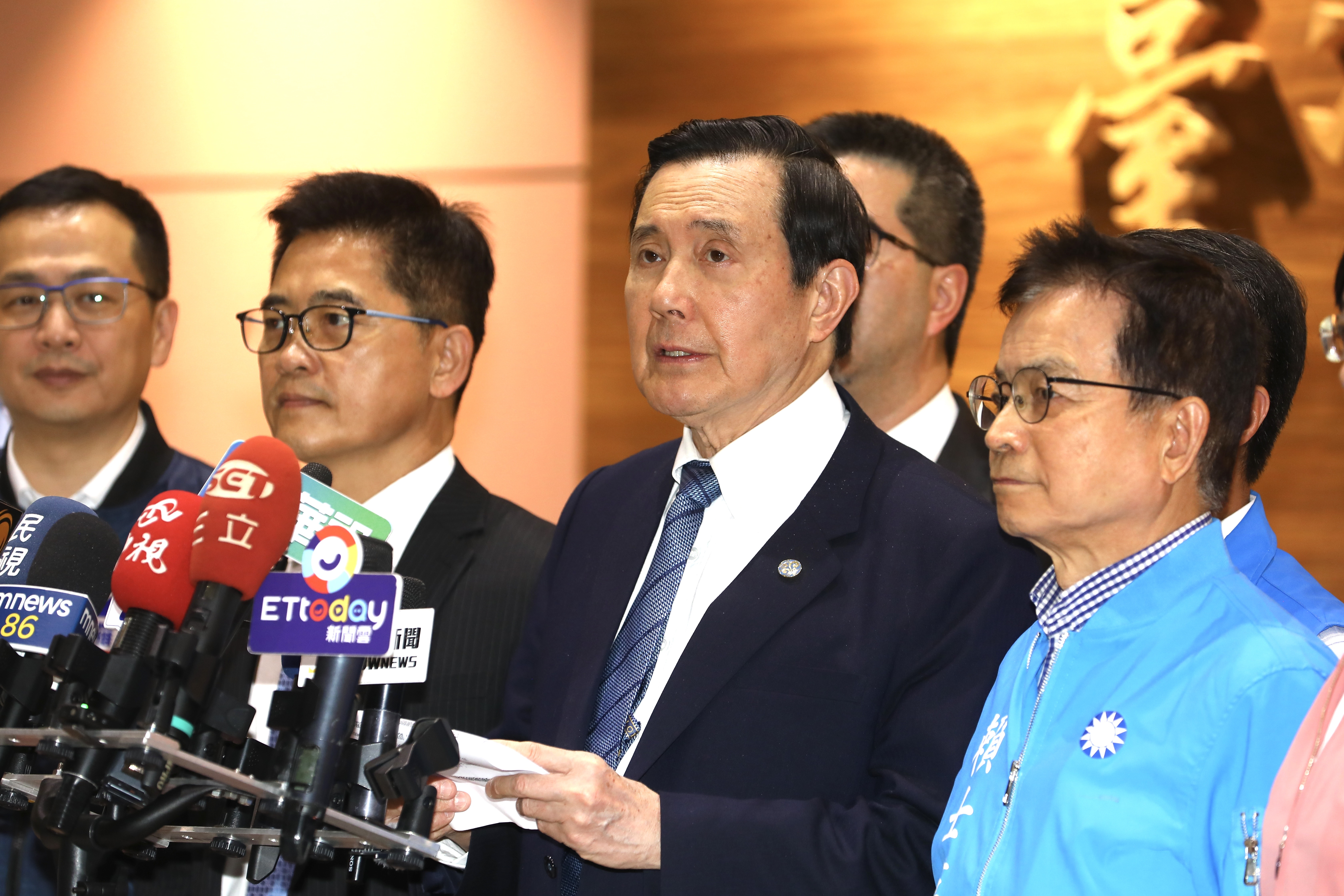 馬英九今日於機場發表談話，再次將「中華民族」說成「中華民國」。