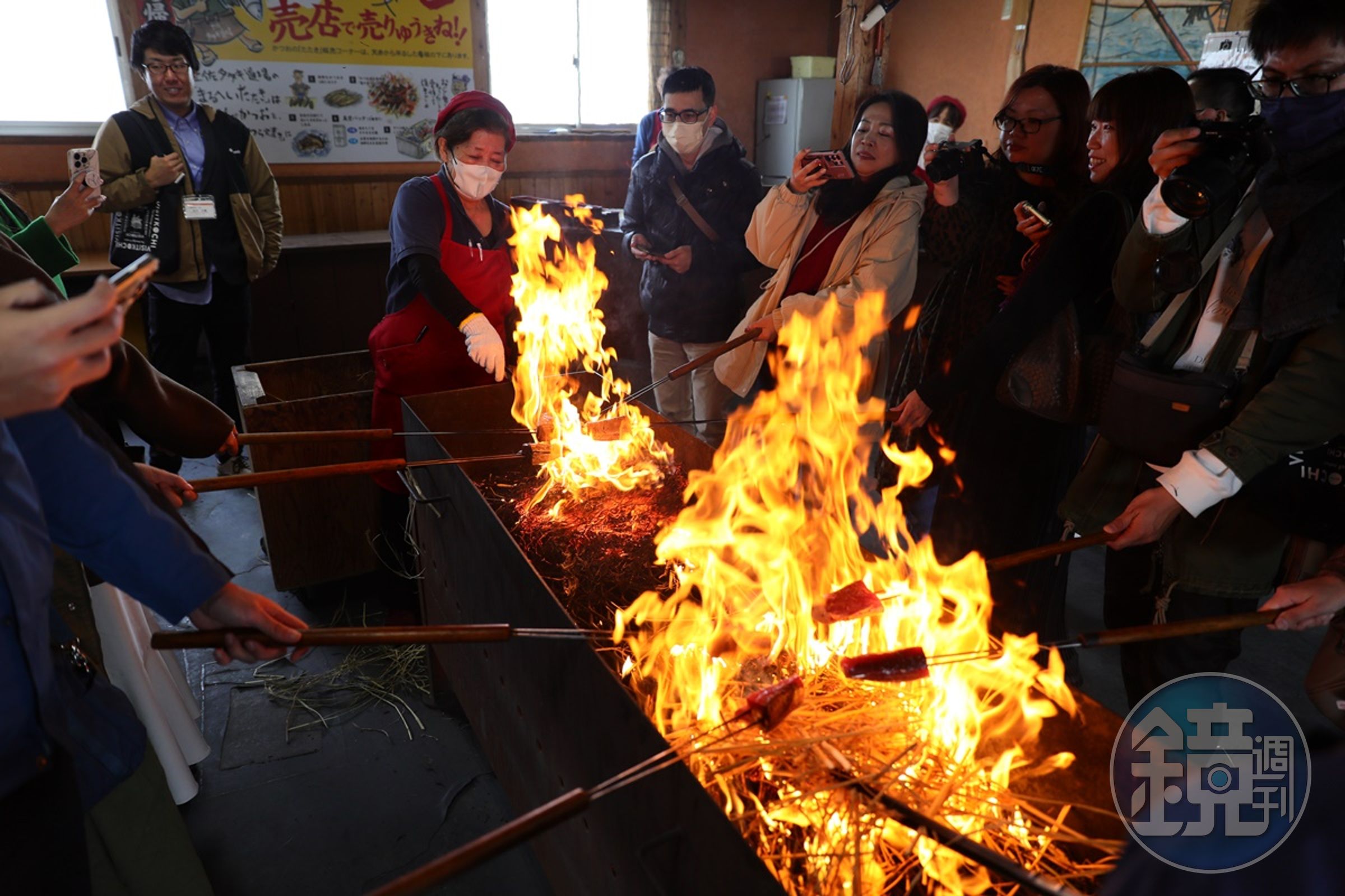用稻草燻烤的「鰹魚半敲燒」，被高知人視為靈魂美味。