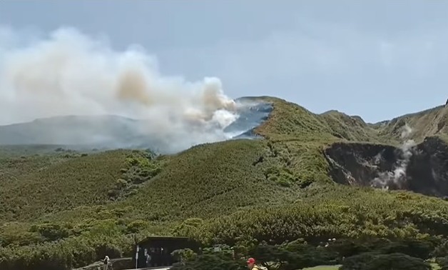 陽明山火燒山原因曝光！初判「空氣品質感測儀」起火，燃燒面積擴大。（翻自張斯綱臉書）