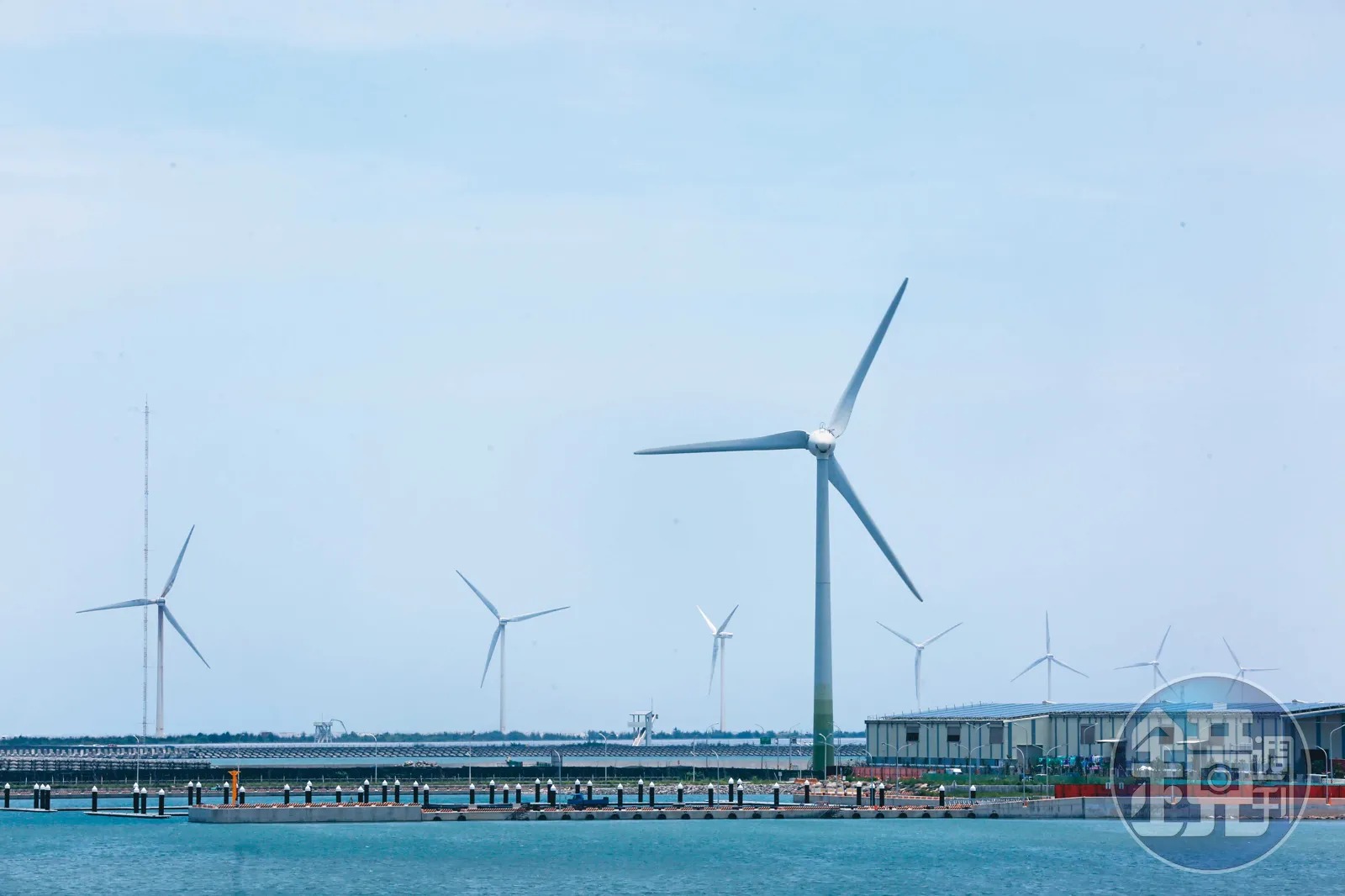 盡管2023年有多個颱風襲台，壓縮了離岸風電相關業者的施工期，但在業者與政府共同努力下，2023年離岸風電設置目標仍有驚無險地達陣。（本刊資料照）