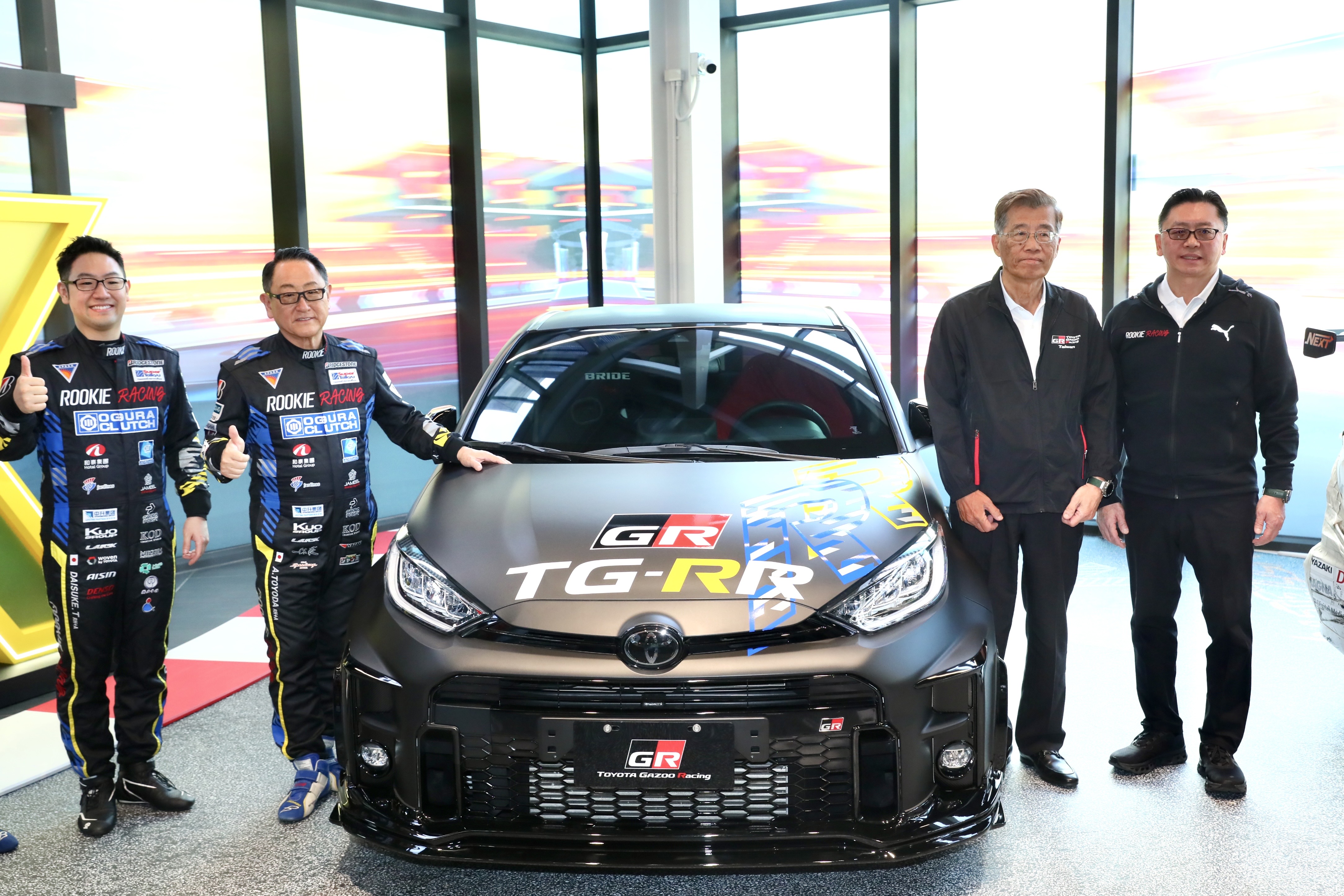 海外第一家GR Garage 21日在林口正式開幕，豐田章男帶著兒子豐田大輔驚喜現身台灣。