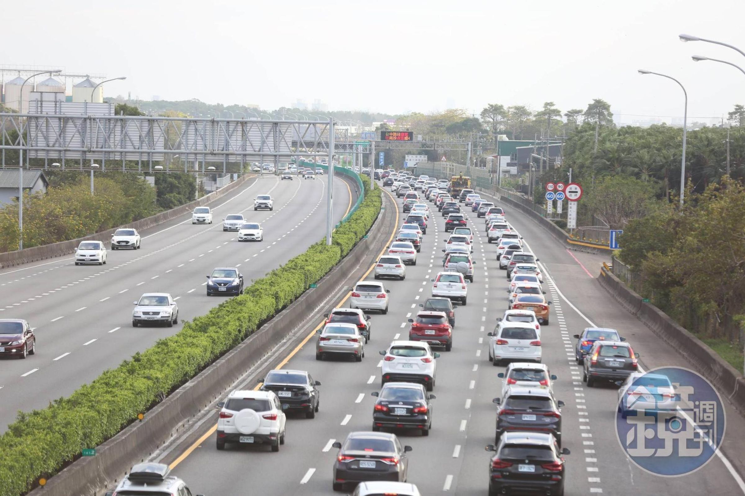 連假第二天,國5車潮預估持續到深夜。(示意圖,本刊資料照)