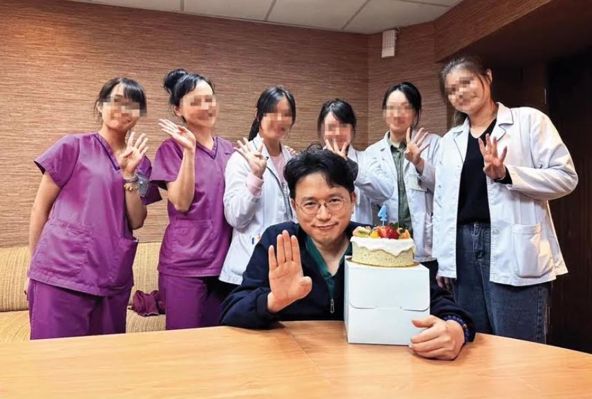 江坤俊與護理師的曖昧有網友認證，而且直接稱女方為自覺地擺正宮姿態「囂張的賤小三」。（翻攝臉書）