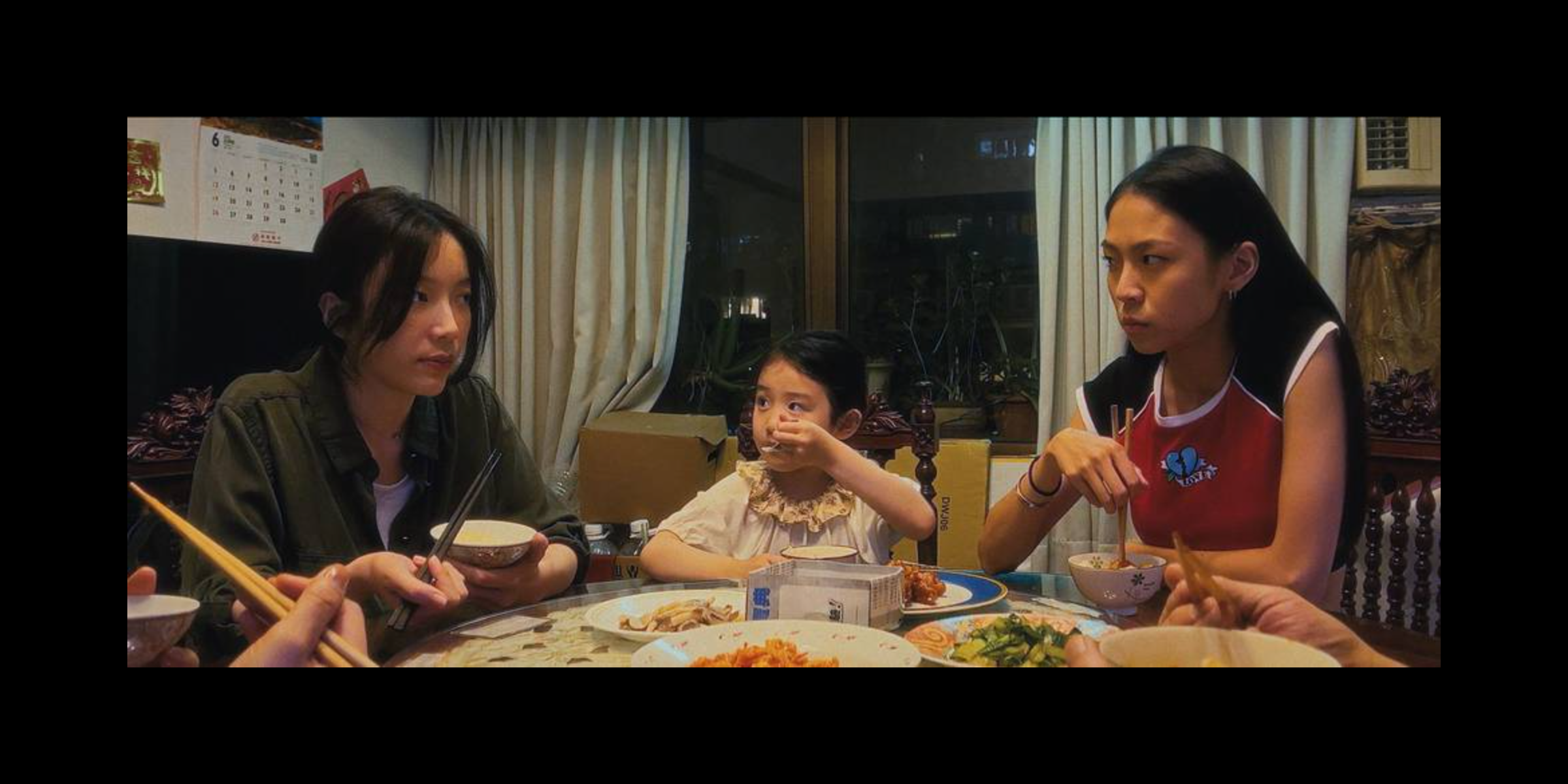 《左撇子女孩》入圍今年金馬獎9大獎，蔡淑臻（左起）、葉子綺和馬士媛飾演母女。（光年映畫提供）
